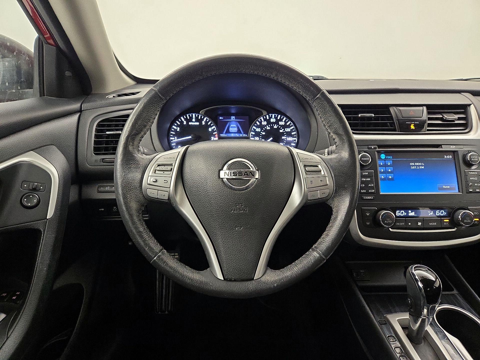 Thumbnail: 2017 Nissan Altima - 10