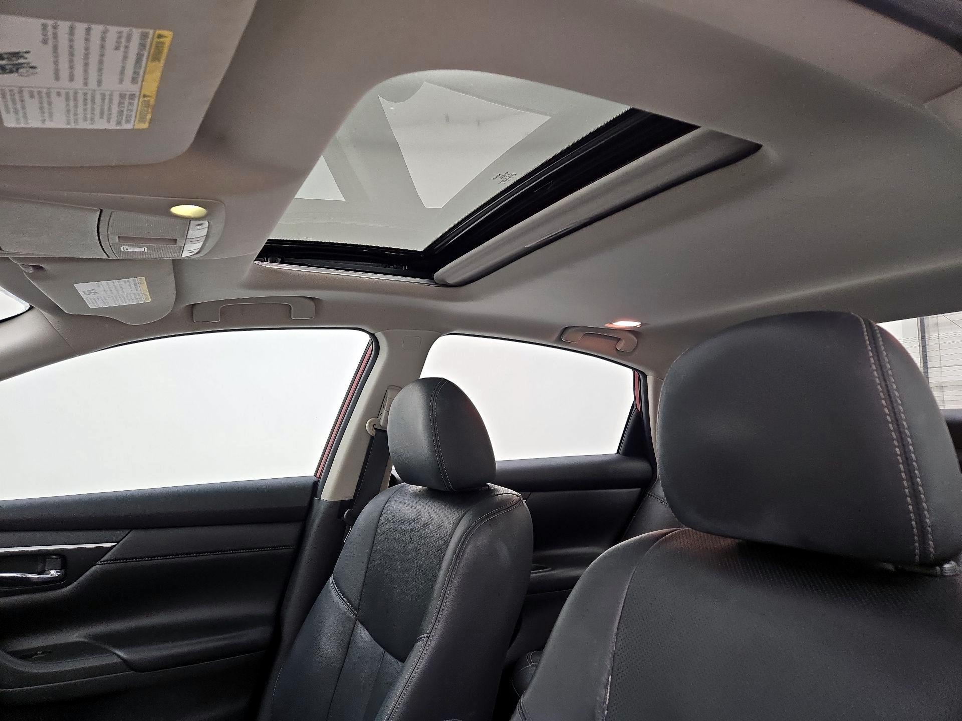 Thumbnail: 2017 Nissan Altima - 20