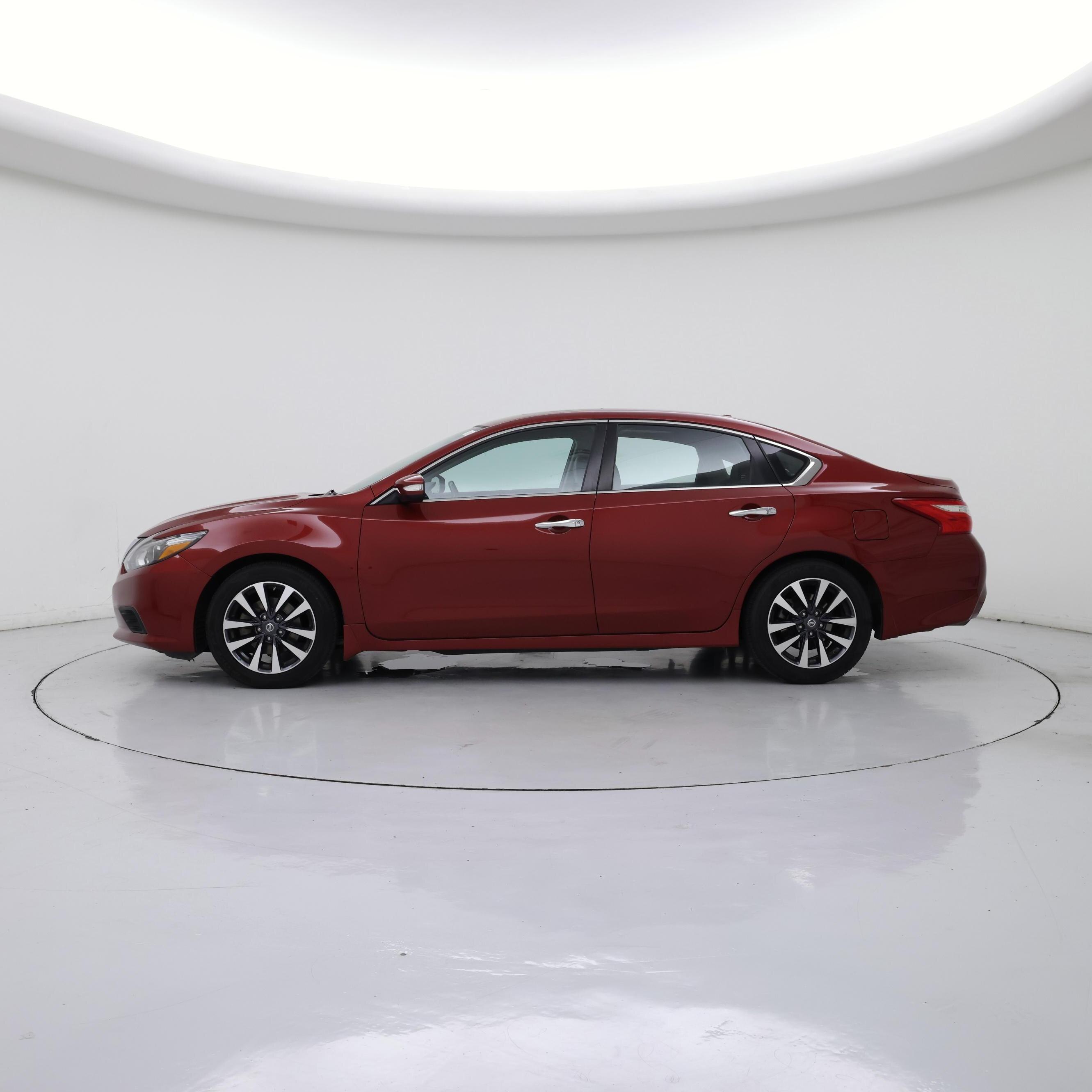 Thumbnail: 2017 Nissan Altima - 3
