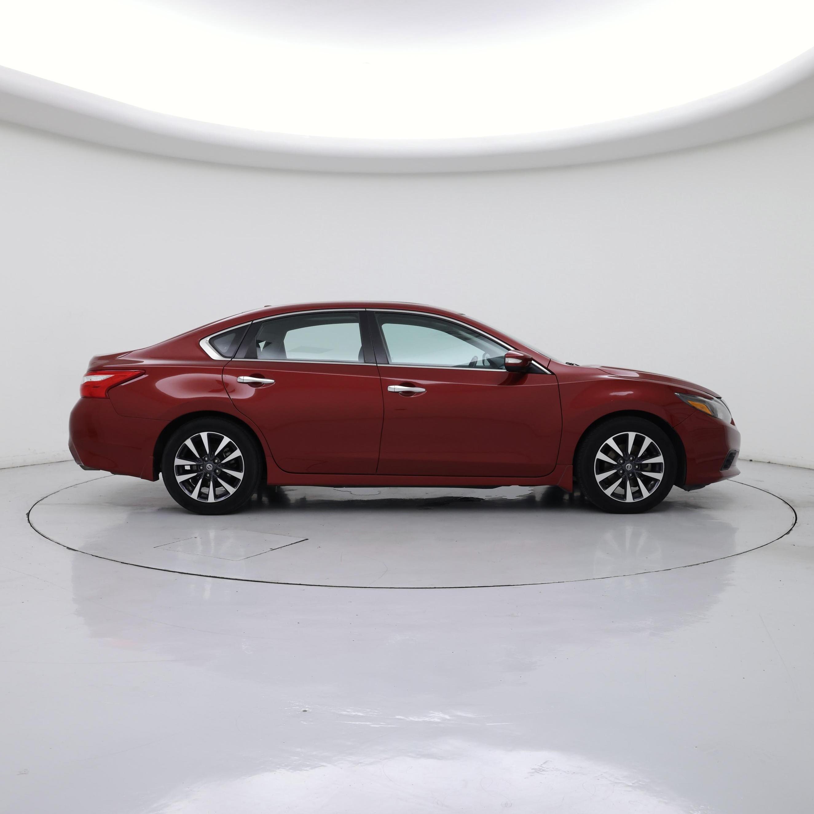 Thumbnail: 2017 Nissan Altima - 7
