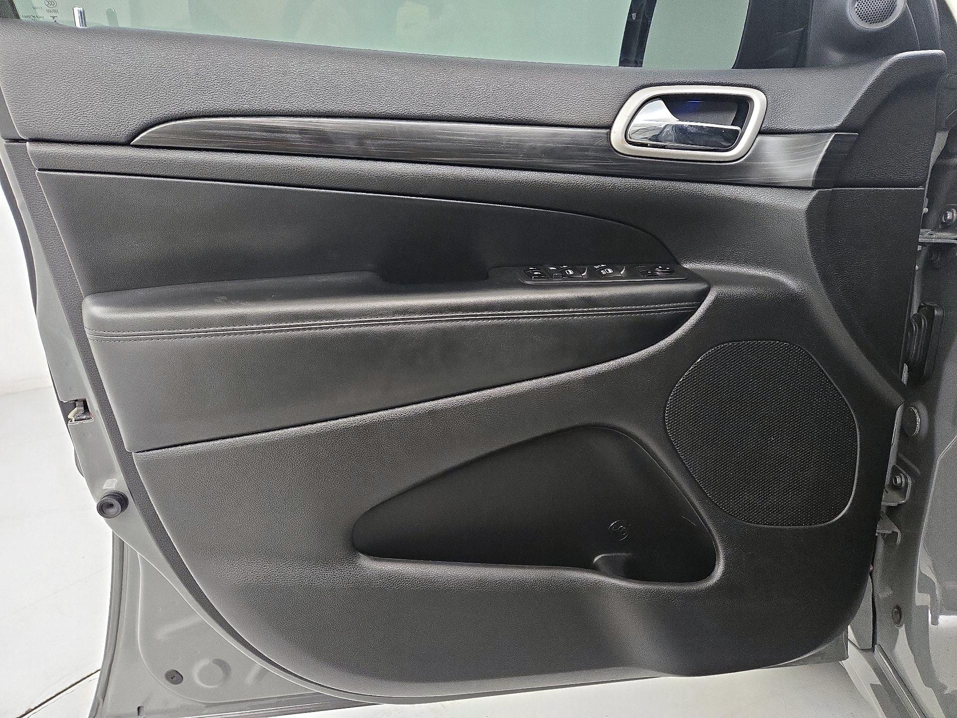 Thumbnail: 2020 Jeep Grand Cherokee - 10