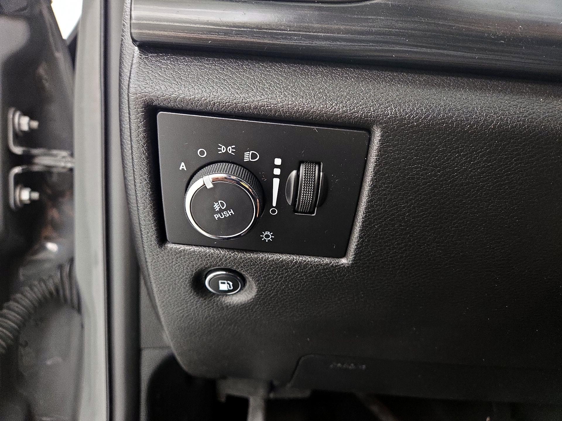 Thumbnail: 2020 Jeep Grand Cherokee - 11