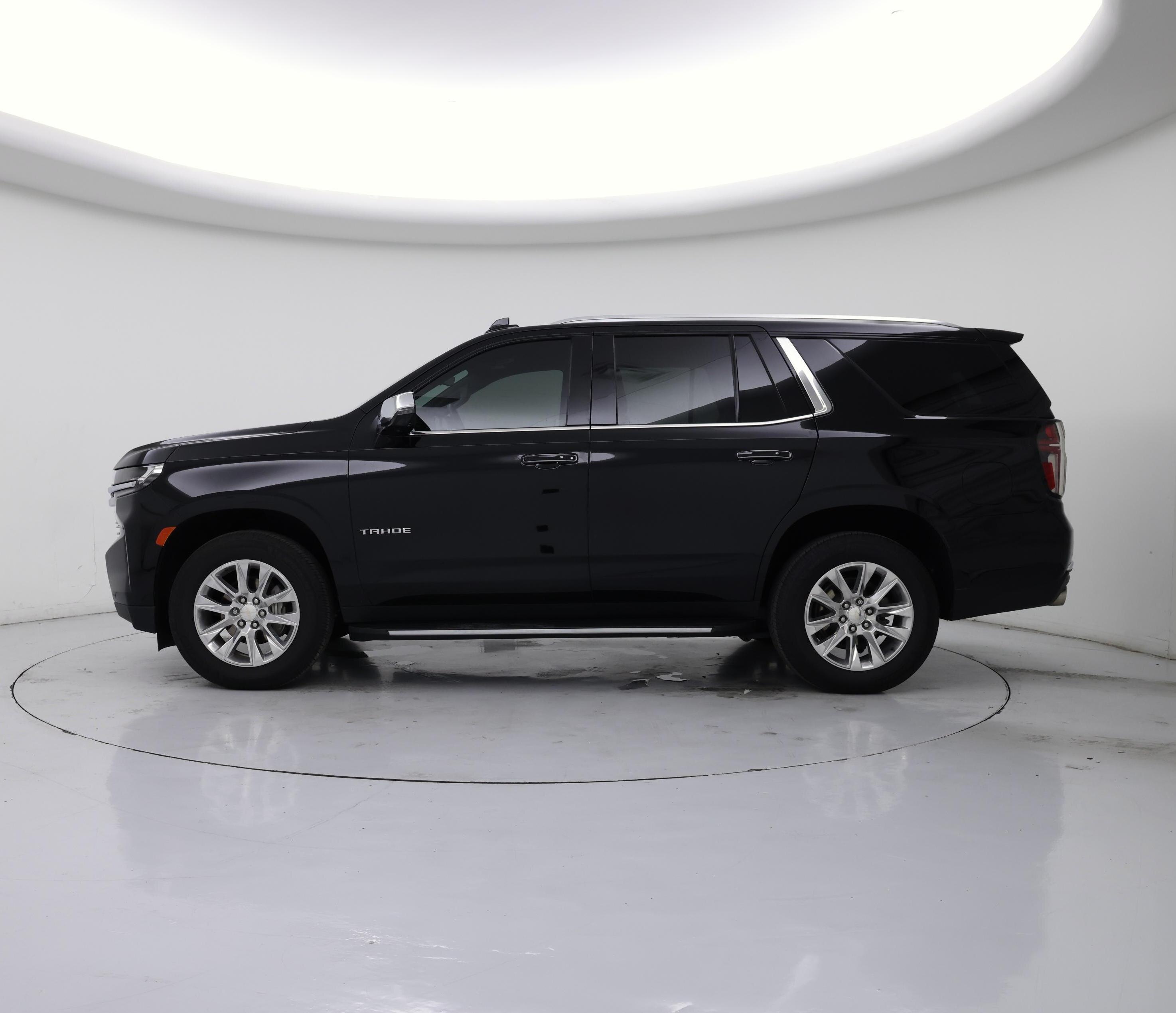 Thumbnail: 2022 Chevrolet Tahoe - 3