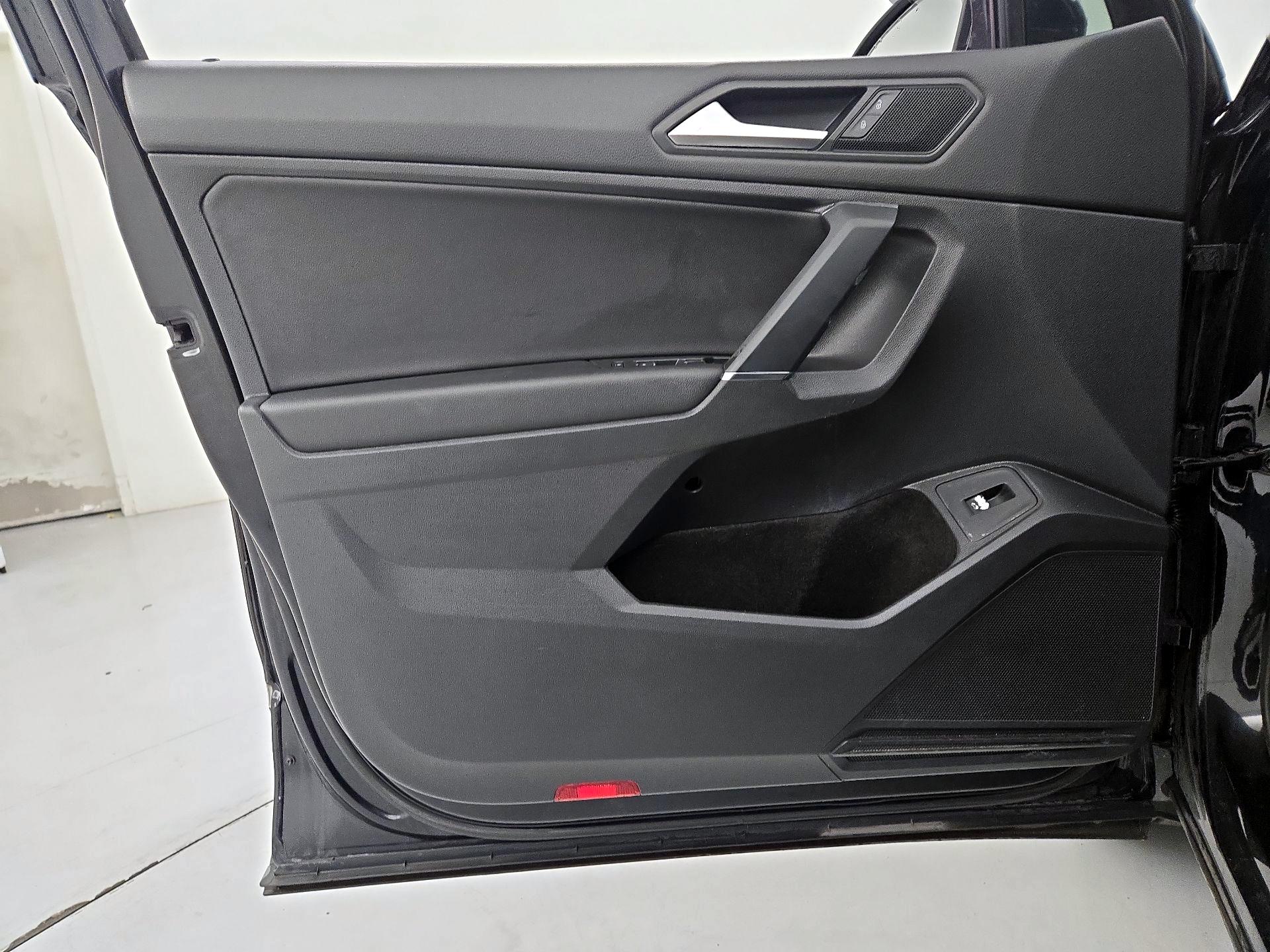 Thumbnail: 2020 Volkswagen Tiguan - 12