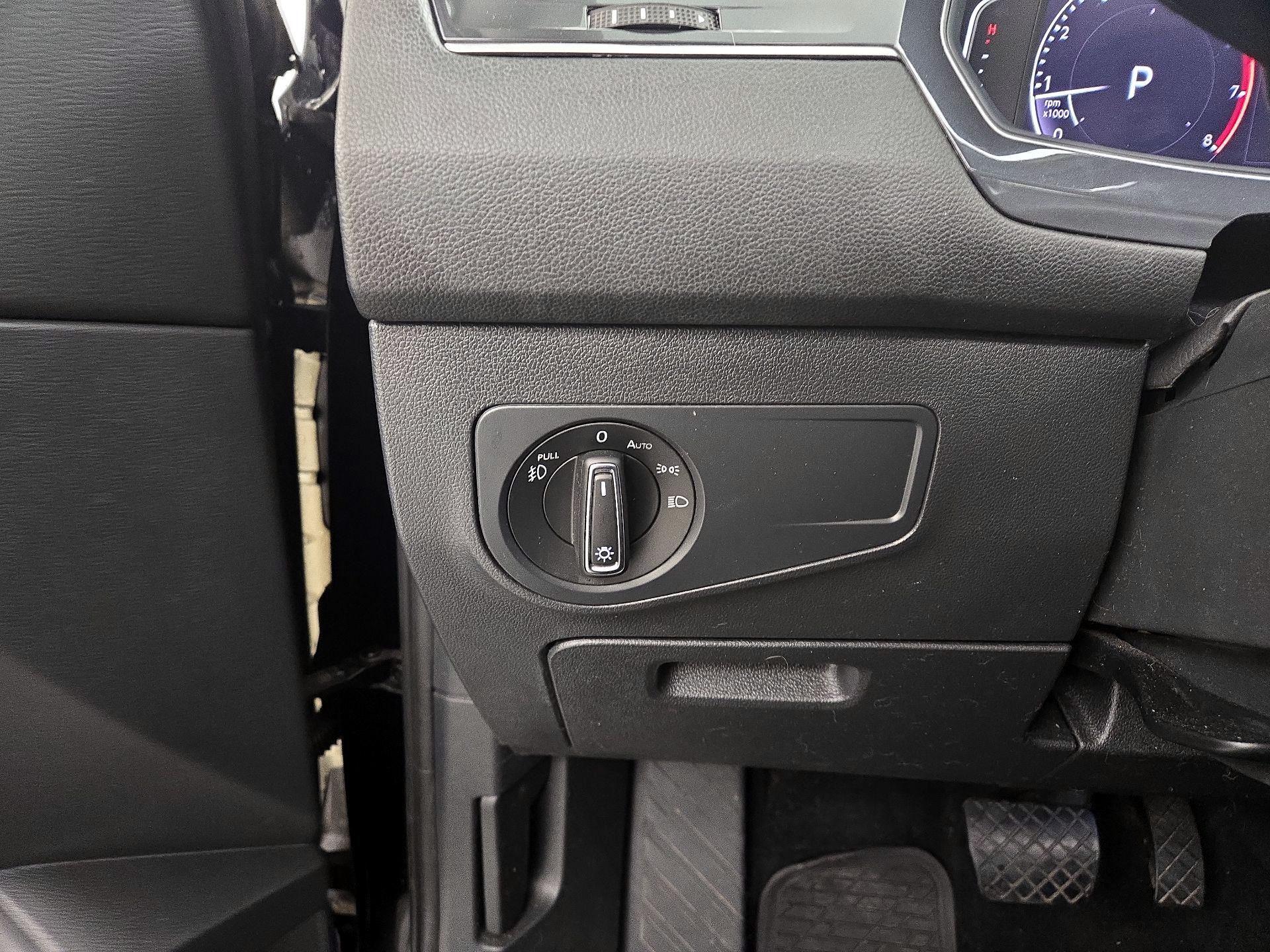 Thumbnail: 2020 Volkswagen Tiguan - 13