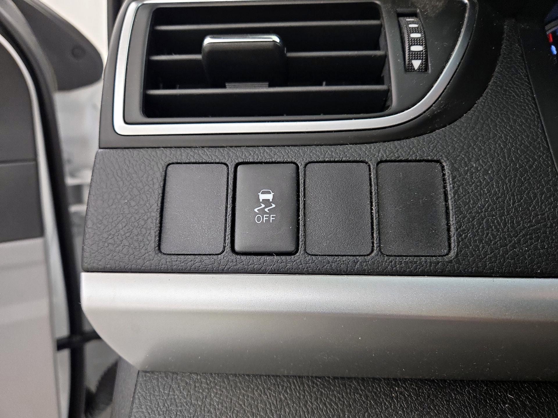 Thumbnail: 2015 Toyota Camry - 11