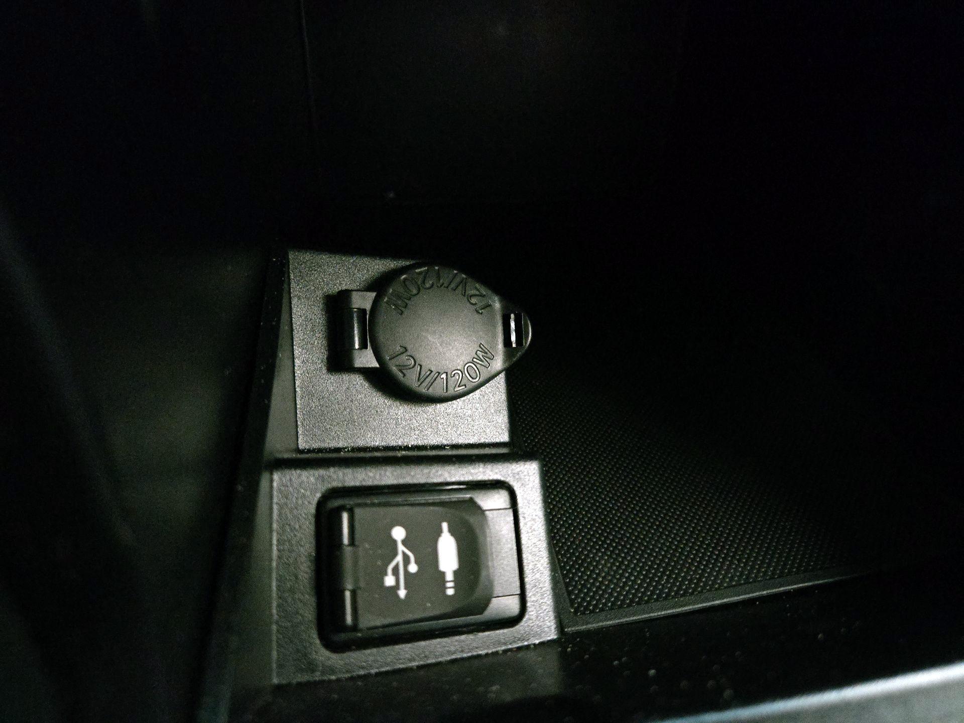 Thumbnail: 2015 Toyota Camry - 16