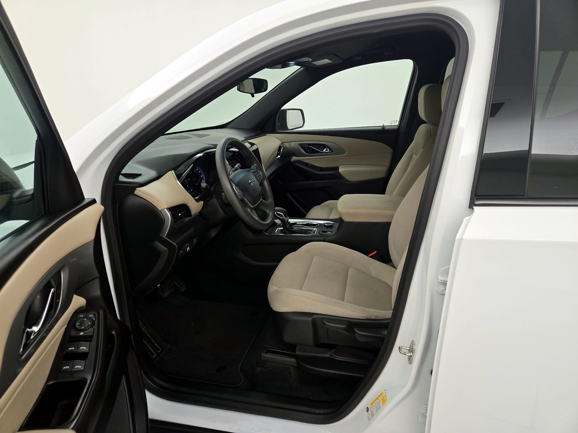 Thumbnail: 2022 Chevrolet Traverse - 9