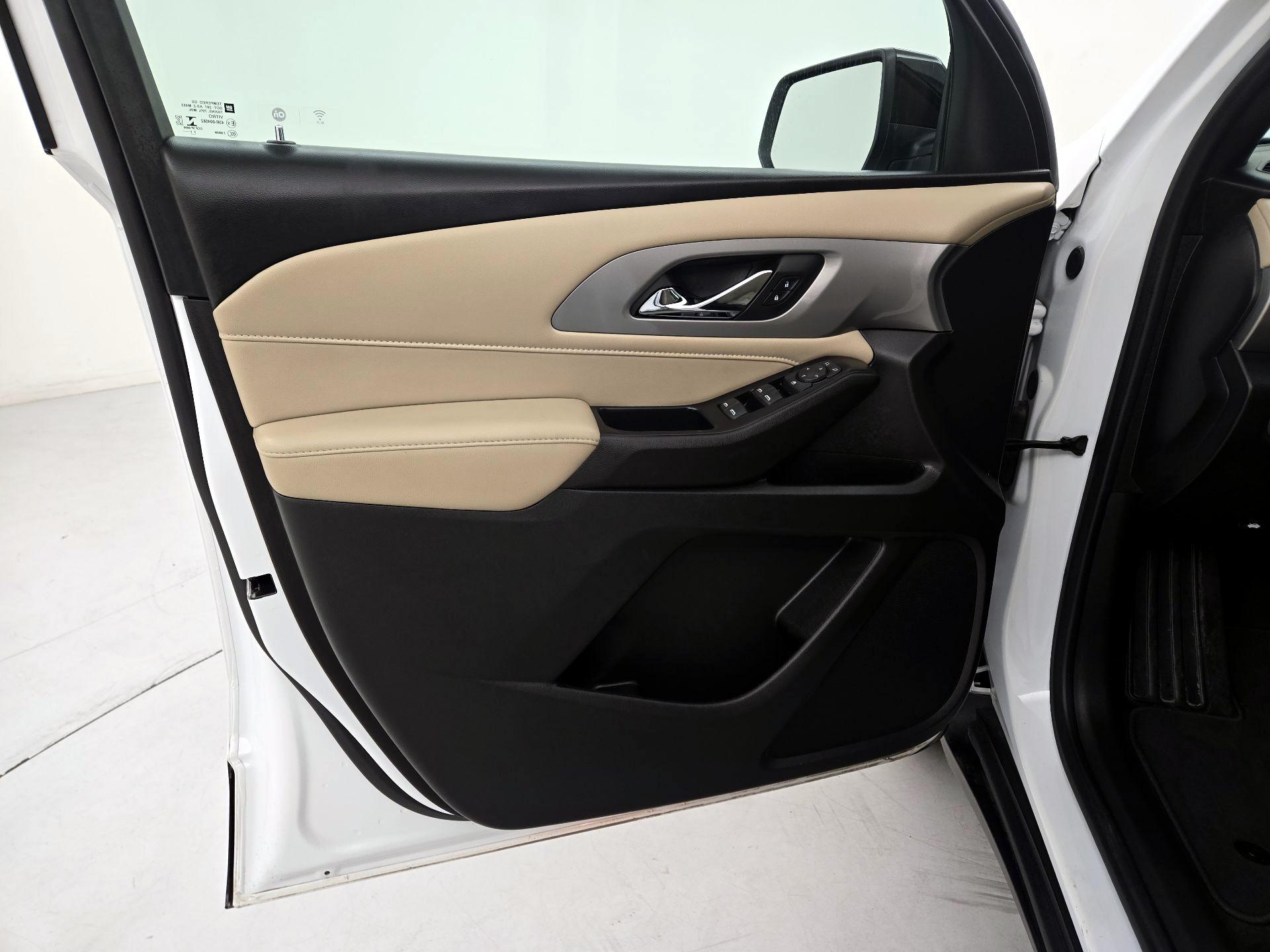 Thumbnail: 2022 Chevrolet Traverse - 10