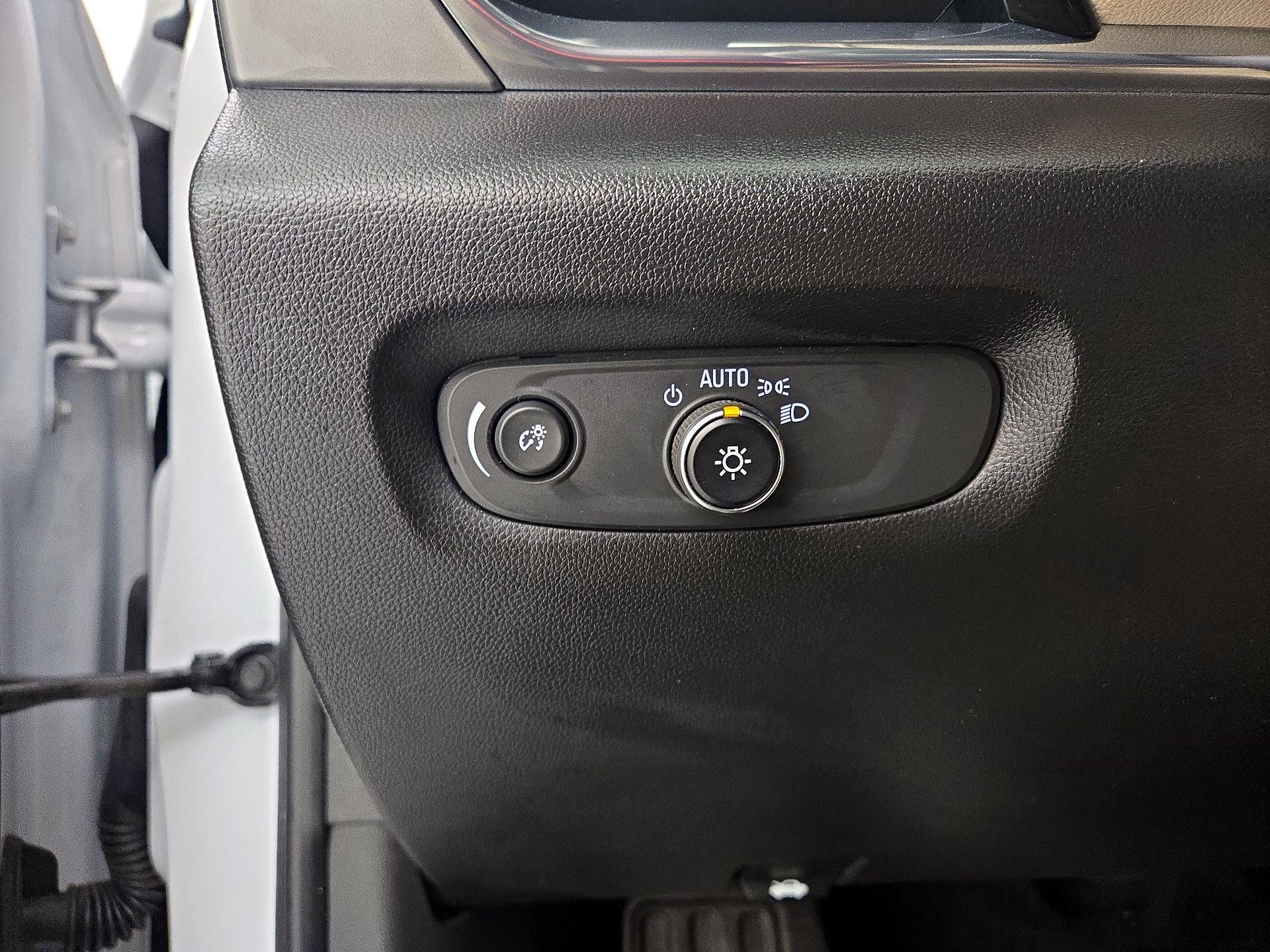 Thumbnail: 2022 Chevrolet Traverse - 11