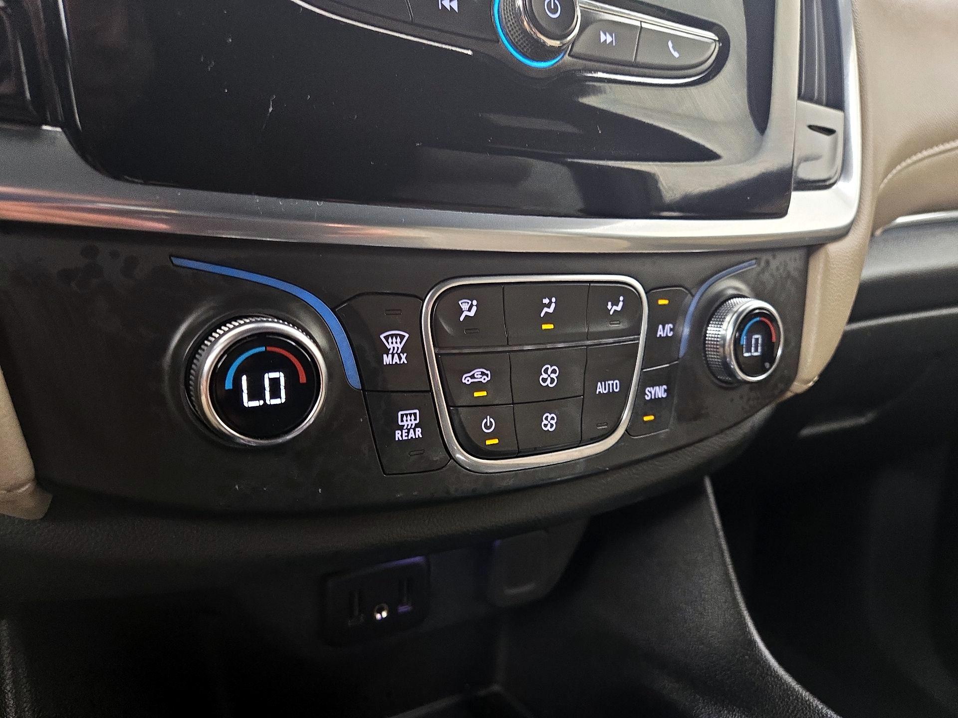 Thumbnail: 2022 Chevrolet Traverse - 14