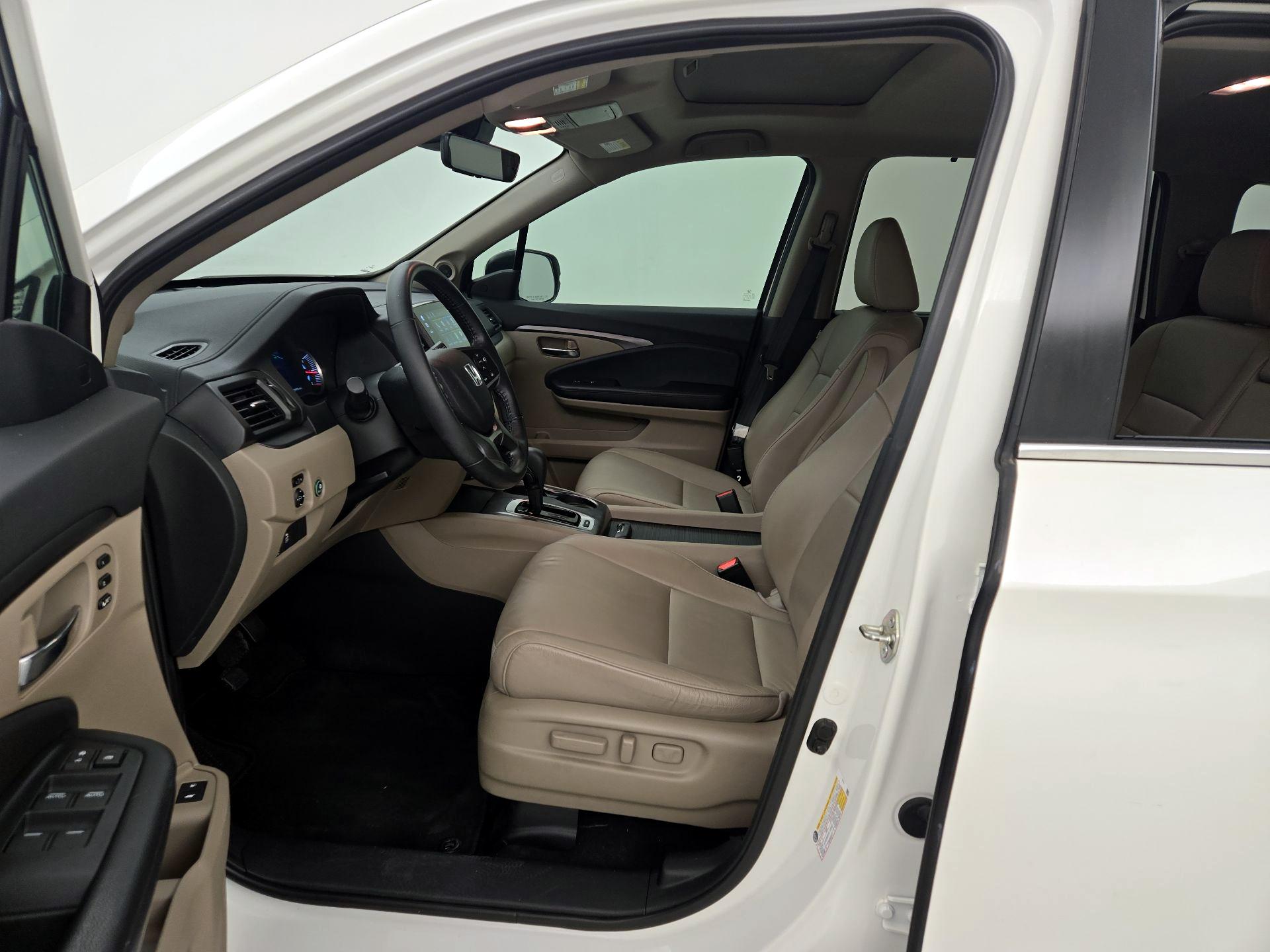 Thumbnail: 2019 Honda Pilot - 11