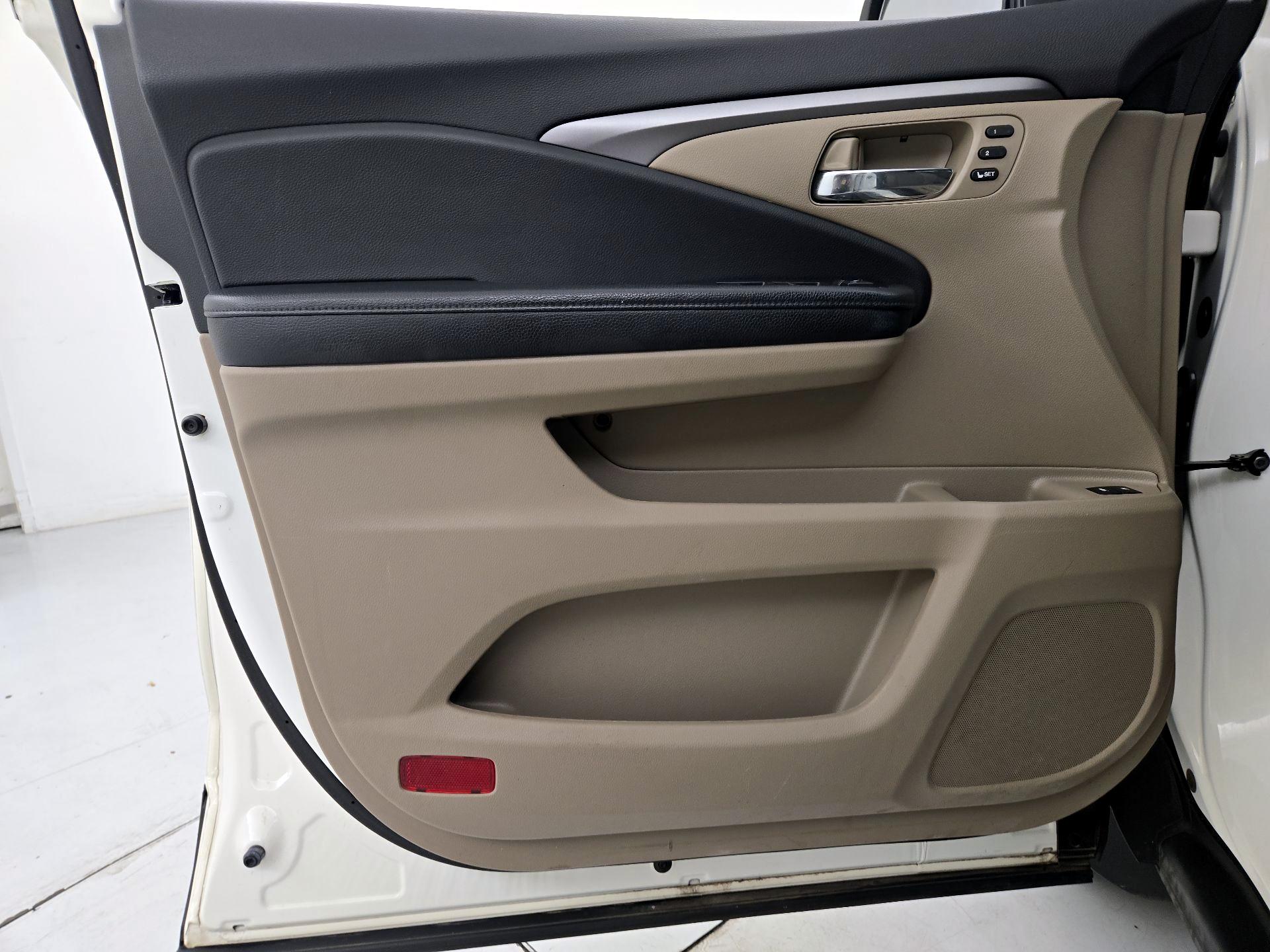 Thumbnail: 2019 Honda Pilot - 12