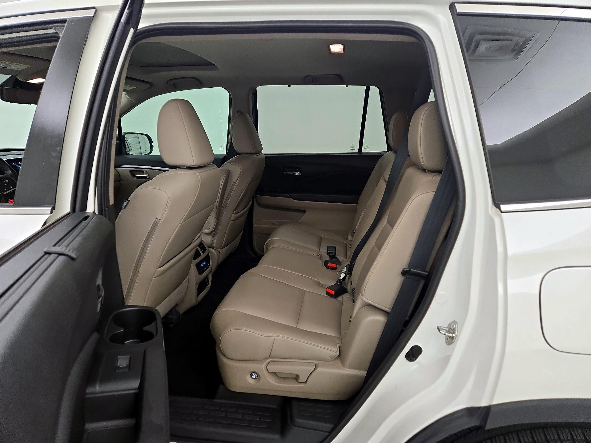 Thumbnail: 2019 Honda Pilot - 20