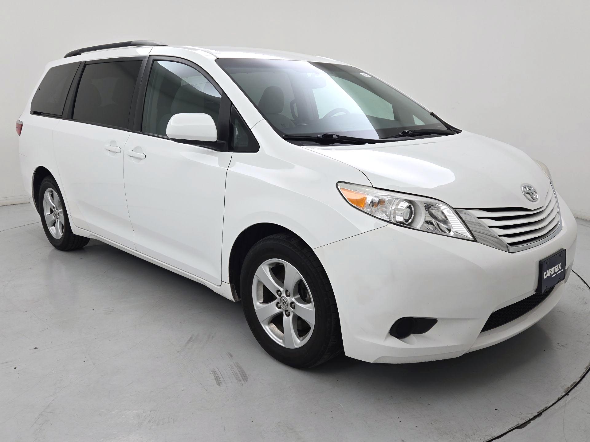 Thumbnail: 2017 Toyota Sienna - 1