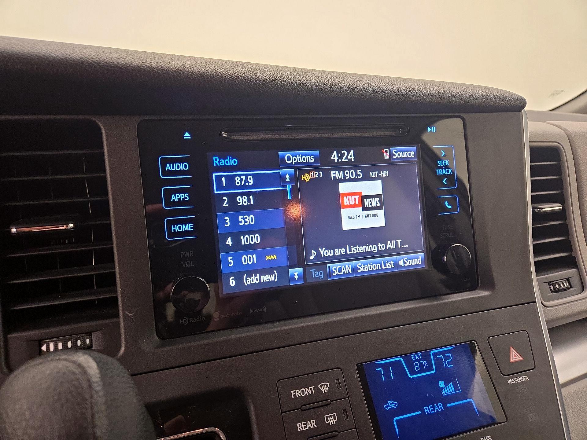 Thumbnail: 2017 Toyota Sienna - 14