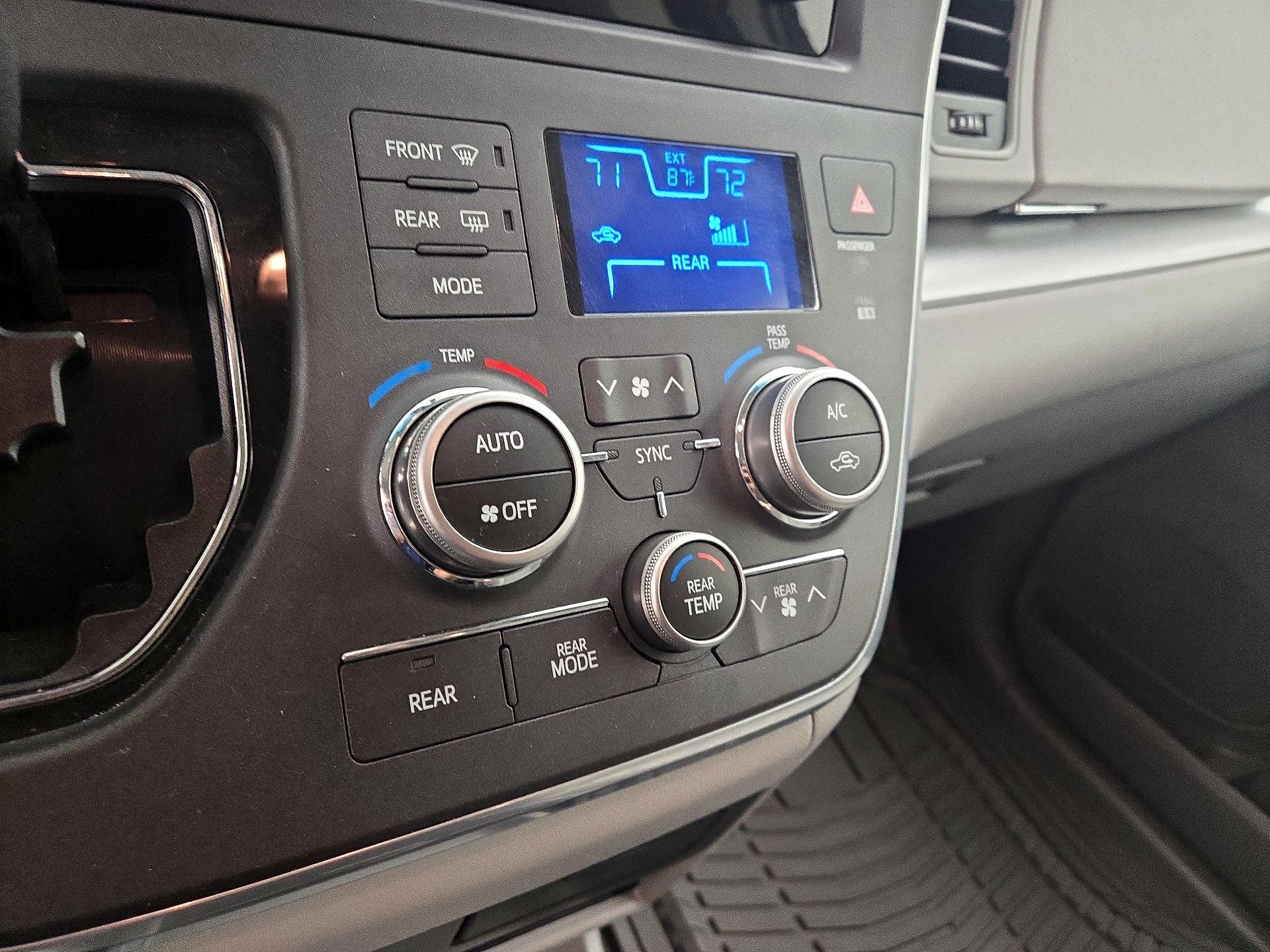 Thumbnail: 2017 Toyota Sienna - 15