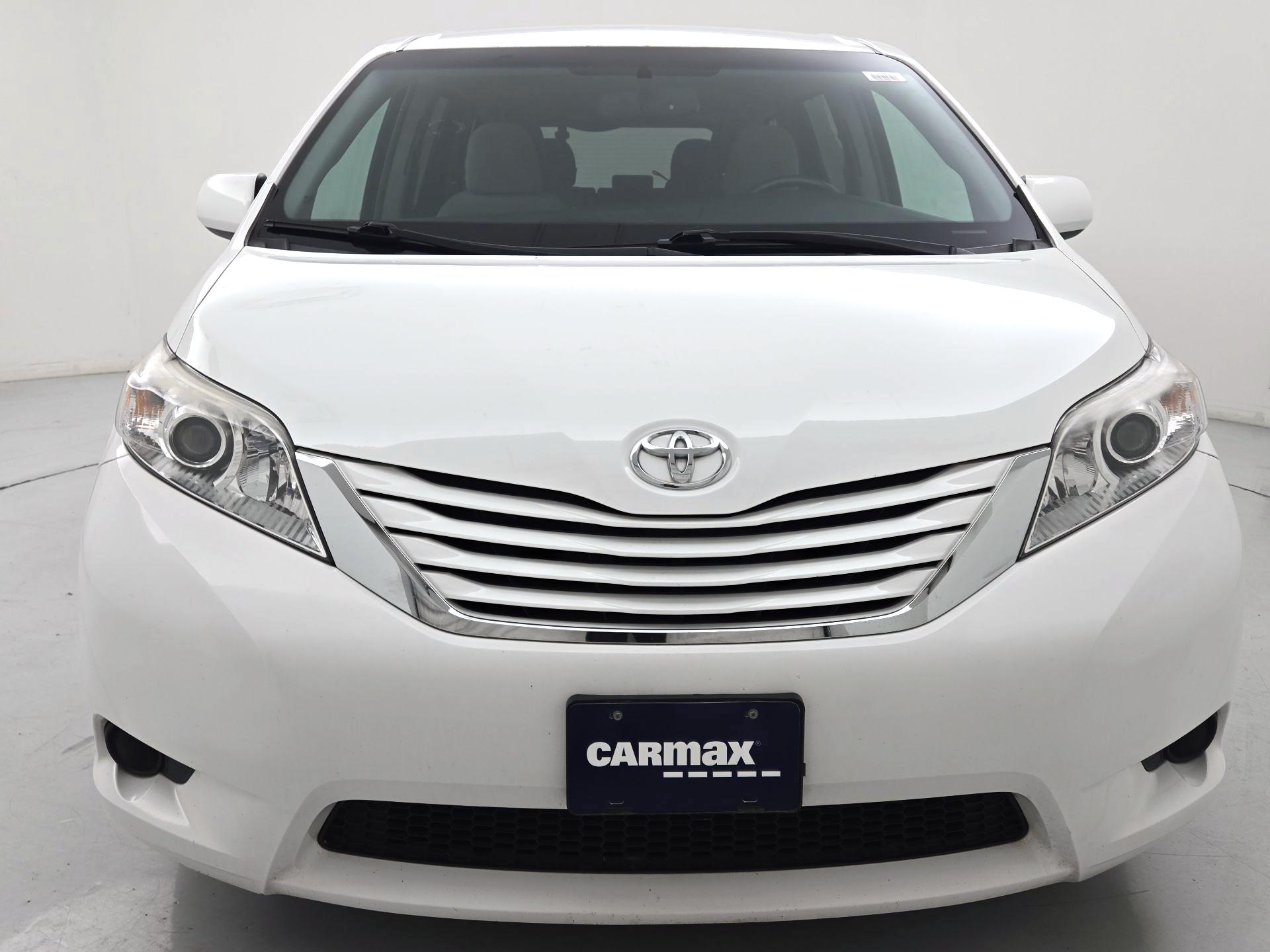 Thumbnail: 2017 Toyota Sienna - 2