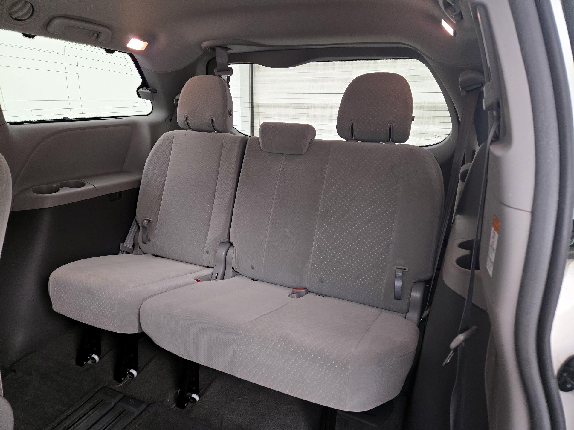 Thumbnail: 2017 Toyota Sienna - 19