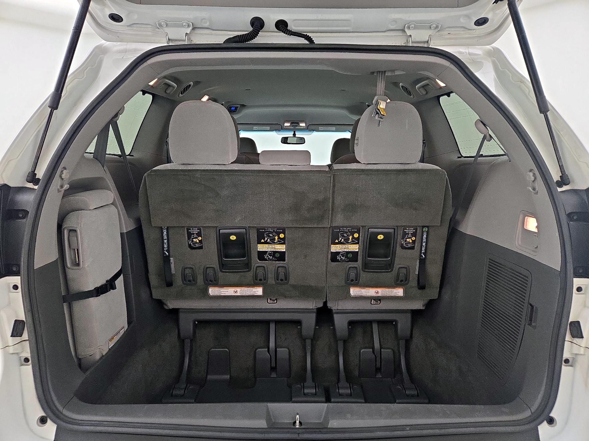 Thumbnail: 2017 Toyota Sienna - 20