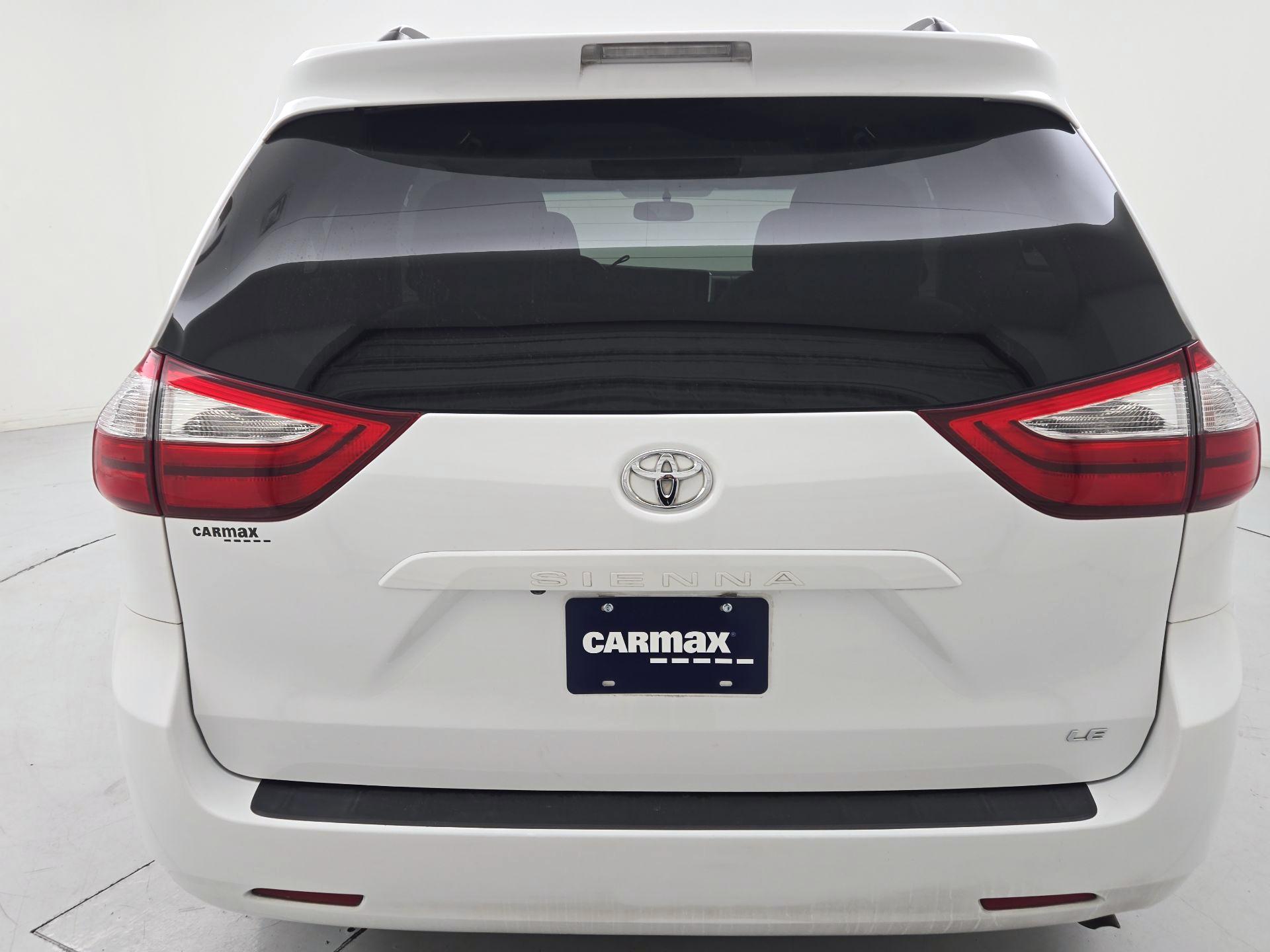 Thumbnail: 2017 Toyota Sienna - 6
