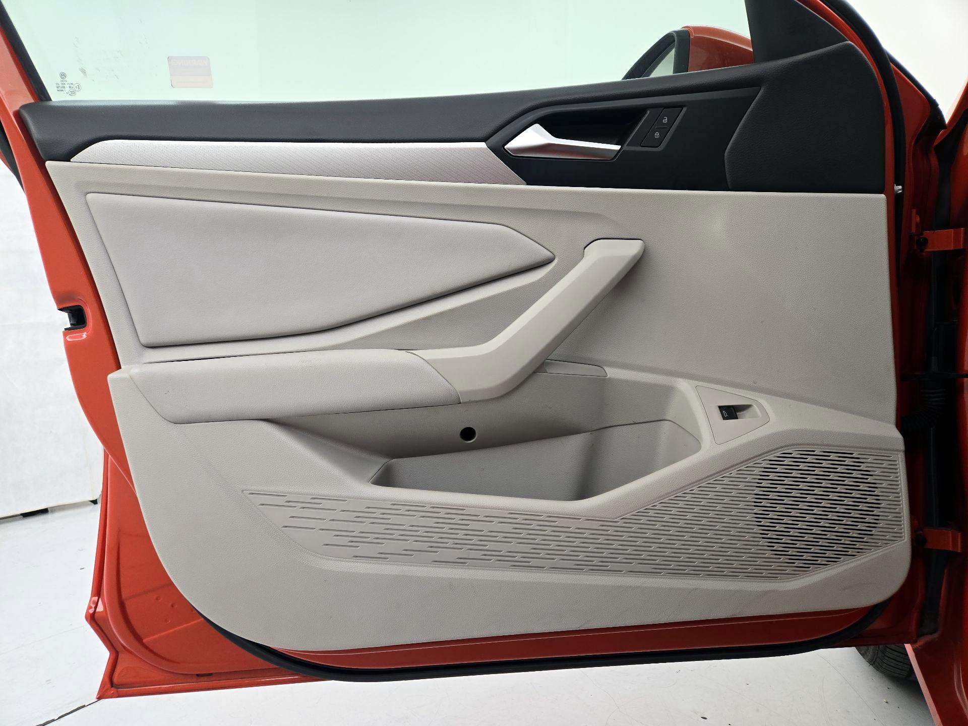 Thumbnail: 2019 Volkswagen Jetta - 12