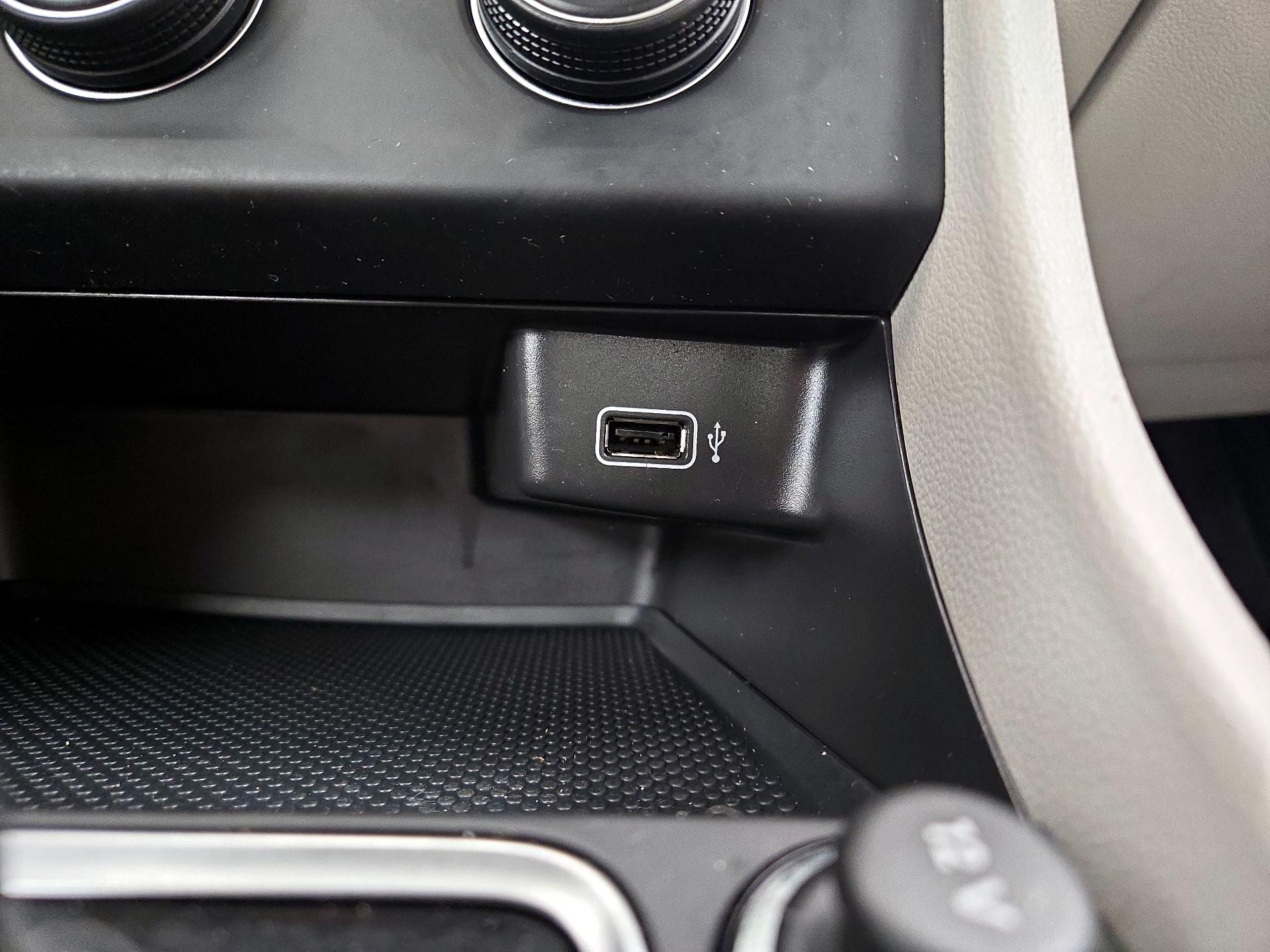 Thumbnail: 2019 Volkswagen Jetta - 18