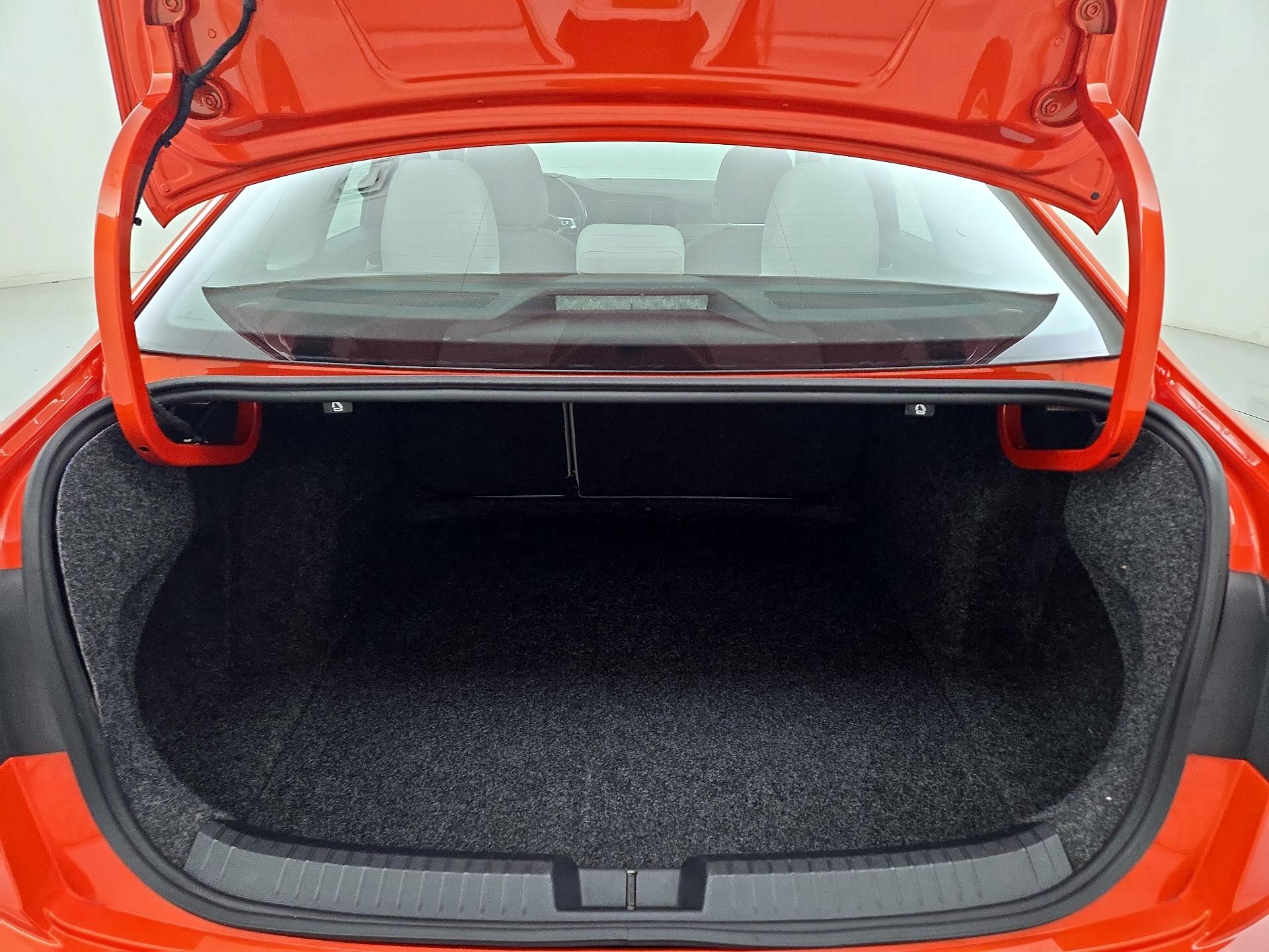 Thumbnail: 2019 Volkswagen Jetta - 20