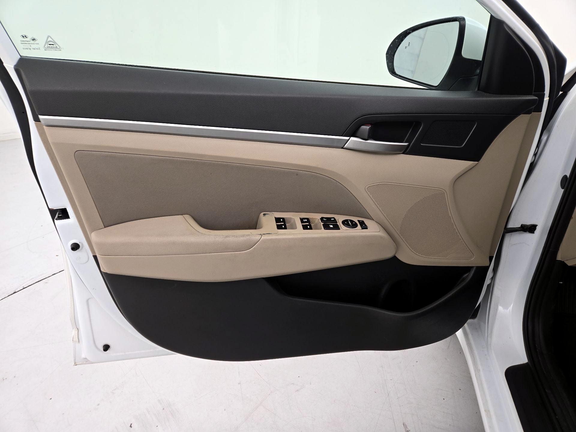 Thumbnail: 2019 Hyundai Elantra - 12