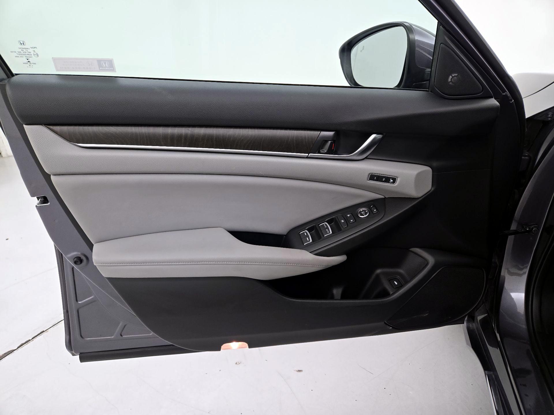 Thumbnail: 2018 Honda Accord - 10