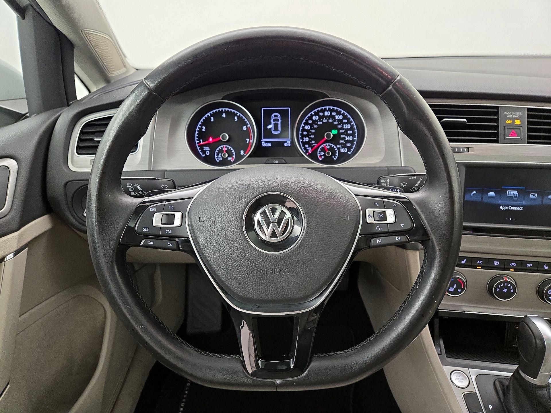 Thumbnail: 2017 Volkswagen Golf - 10