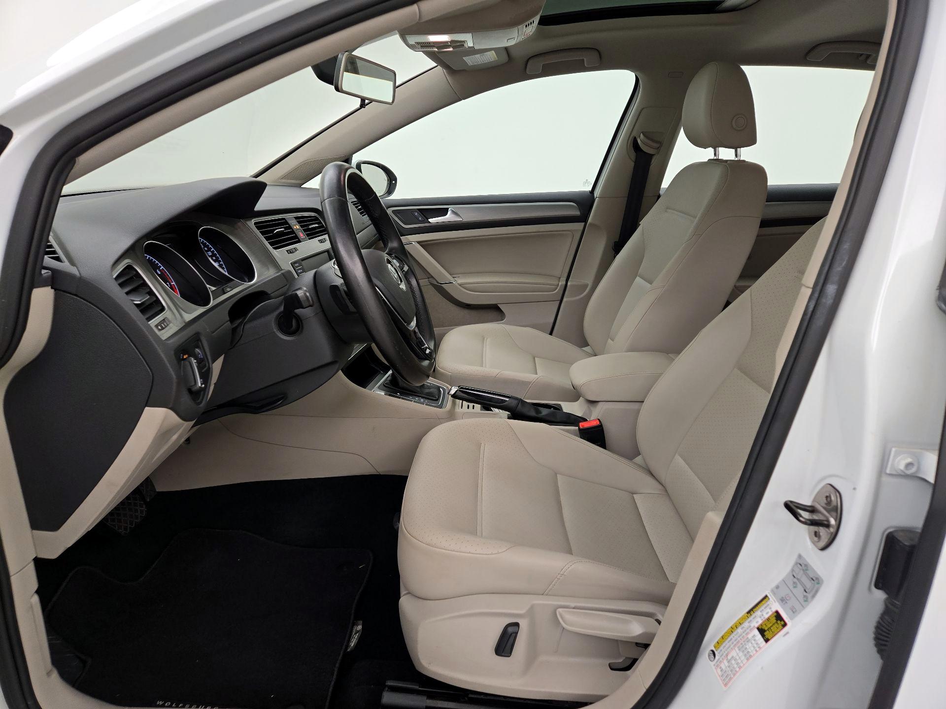 Thumbnail: 2017 Volkswagen Golf - 11