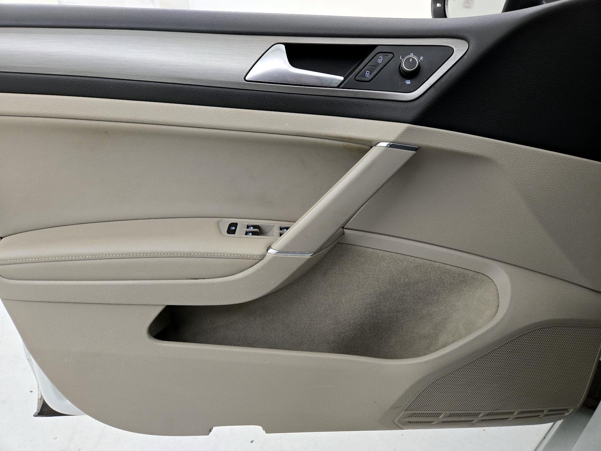 Thumbnail: 2017 Volkswagen Golf - 12