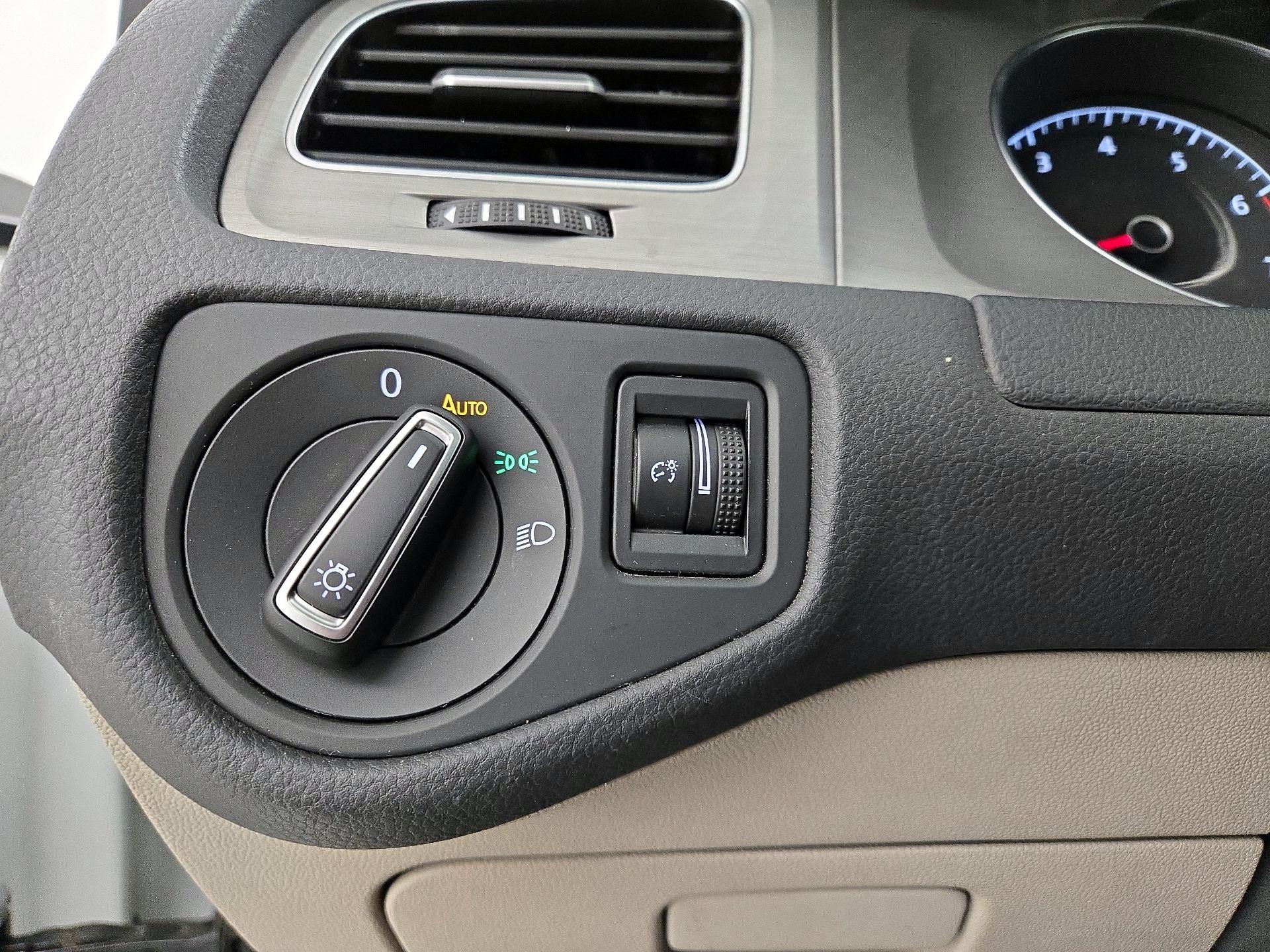 Thumbnail: 2017 Volkswagen Golf - 13