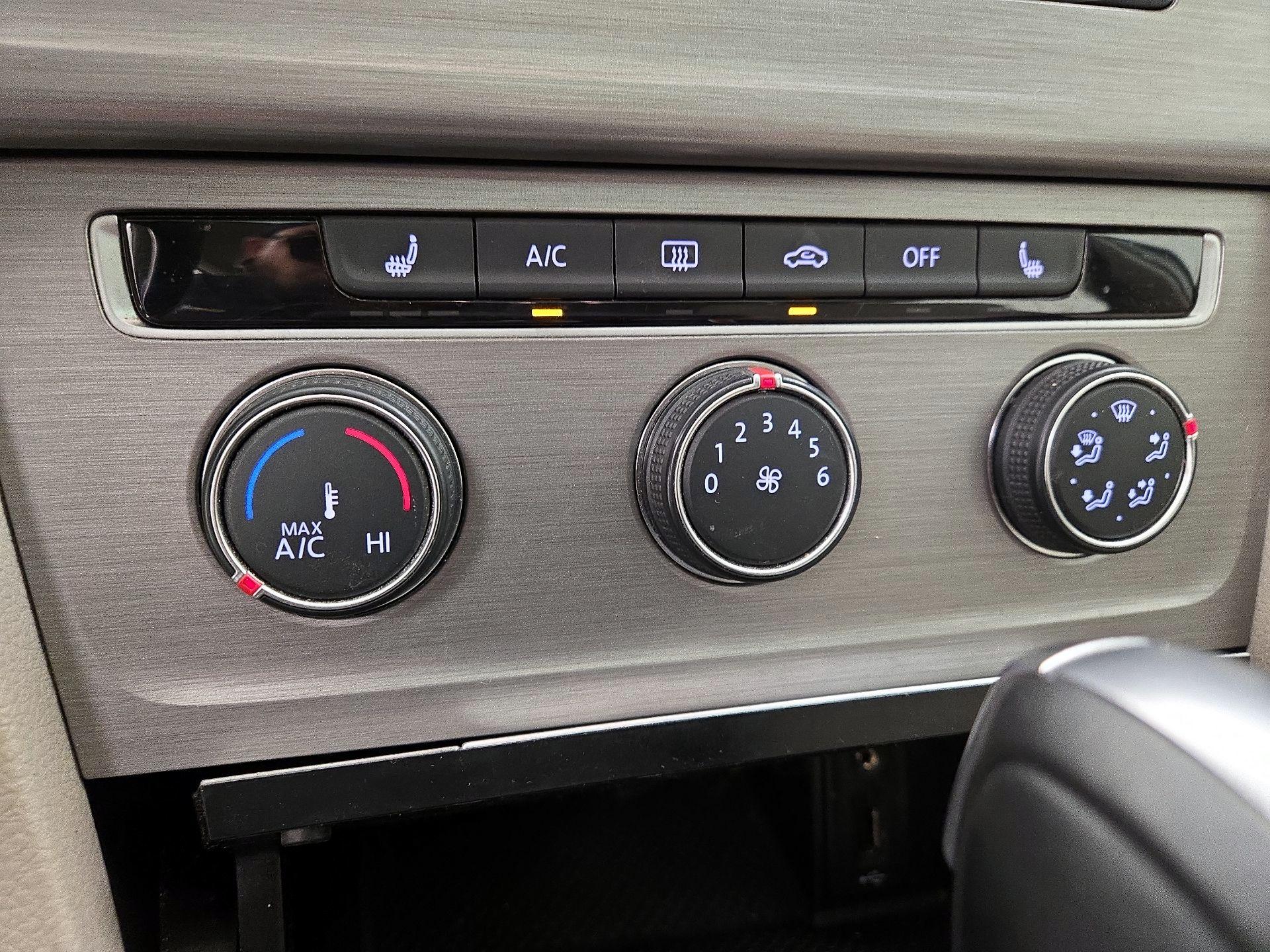 Thumbnail: 2017 Volkswagen Golf - 16