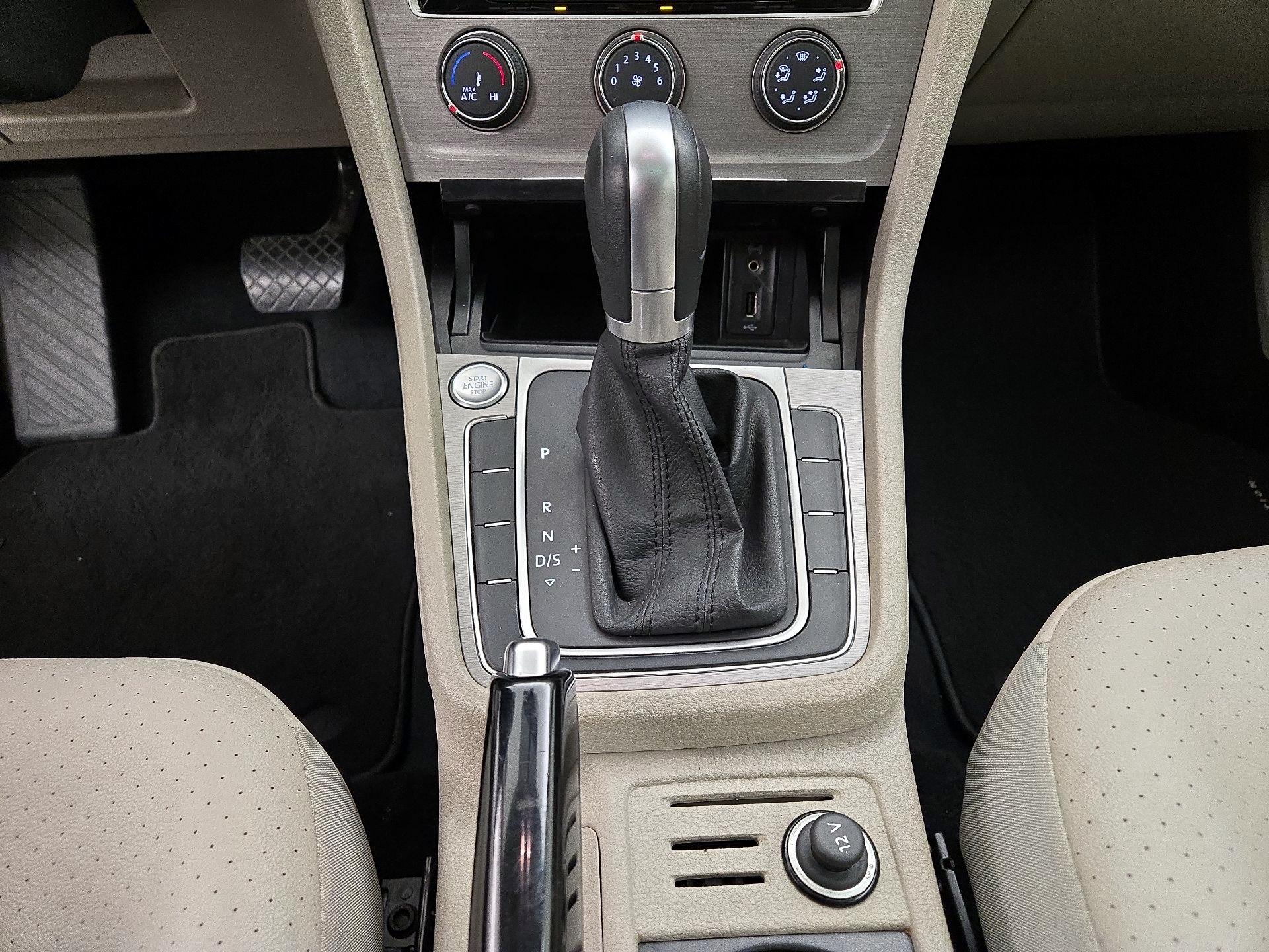 Thumbnail: 2017 Volkswagen Golf - 17