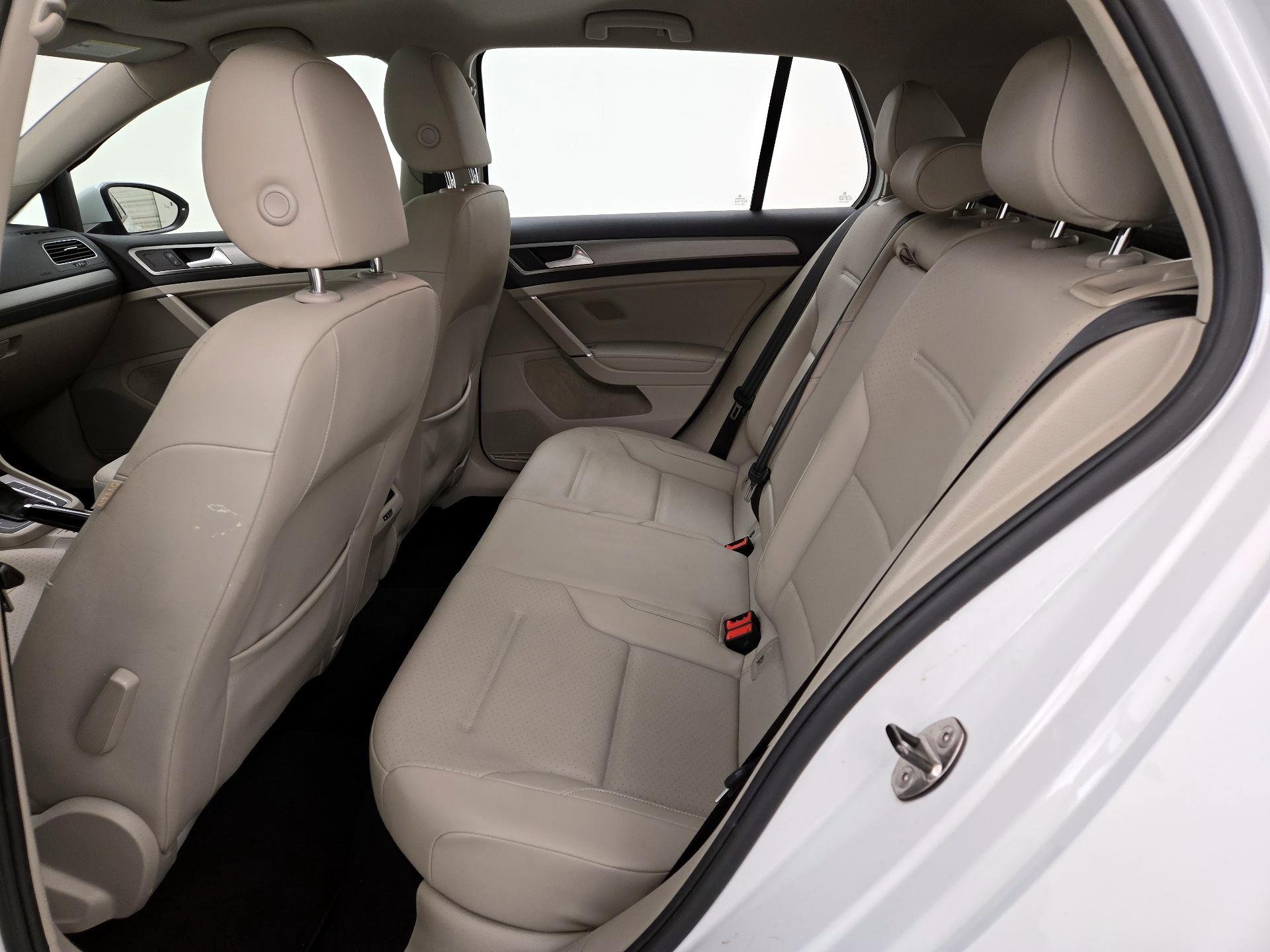 Thumbnail: 2017 Volkswagen Golf - 20