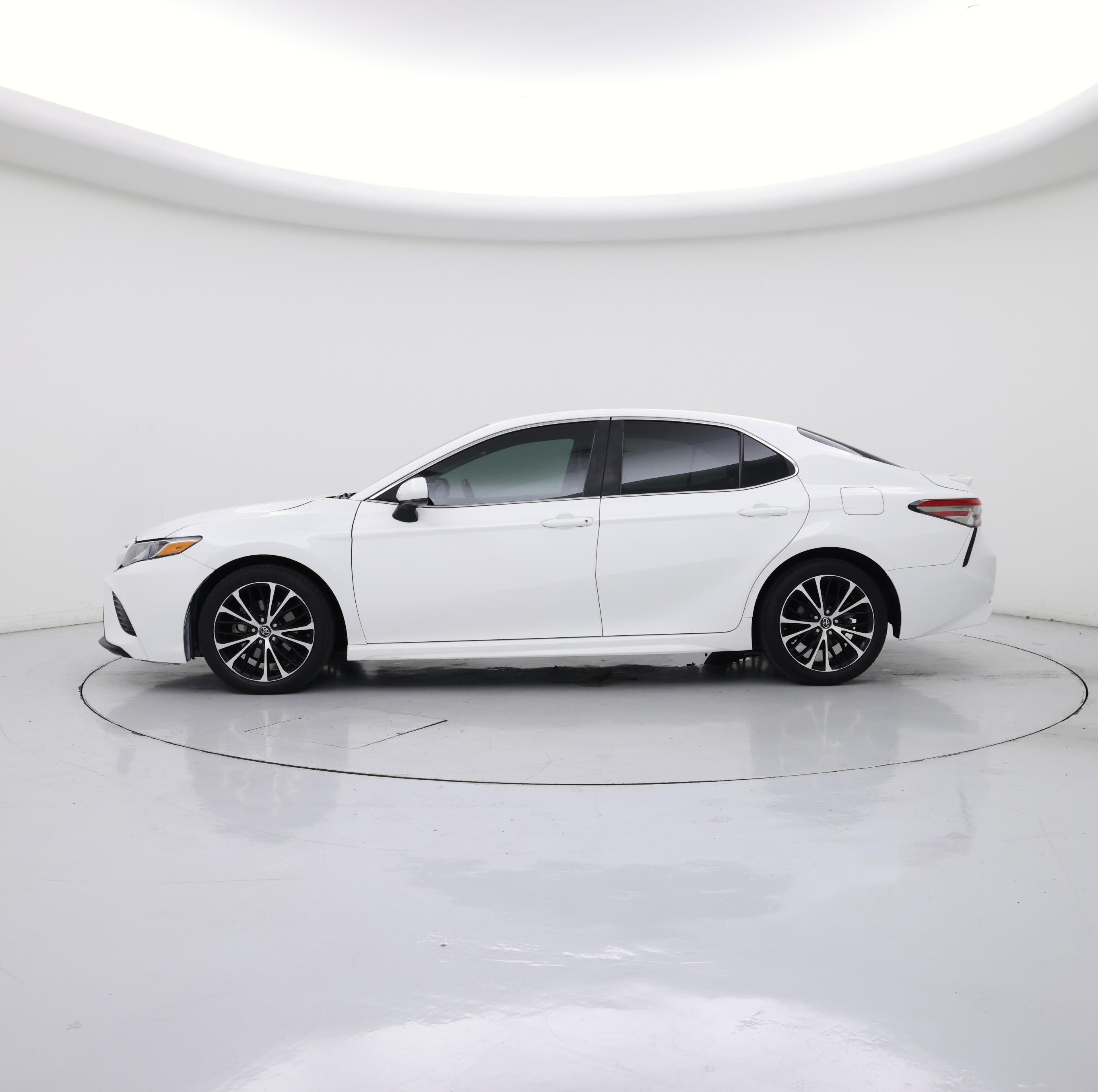 Thumbnail: 2018 Toyota Camry - 3