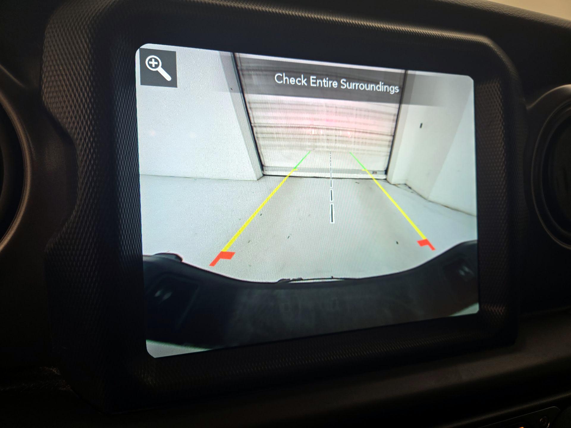 Thumbnail: 2023 Jeep Gladiator - 15