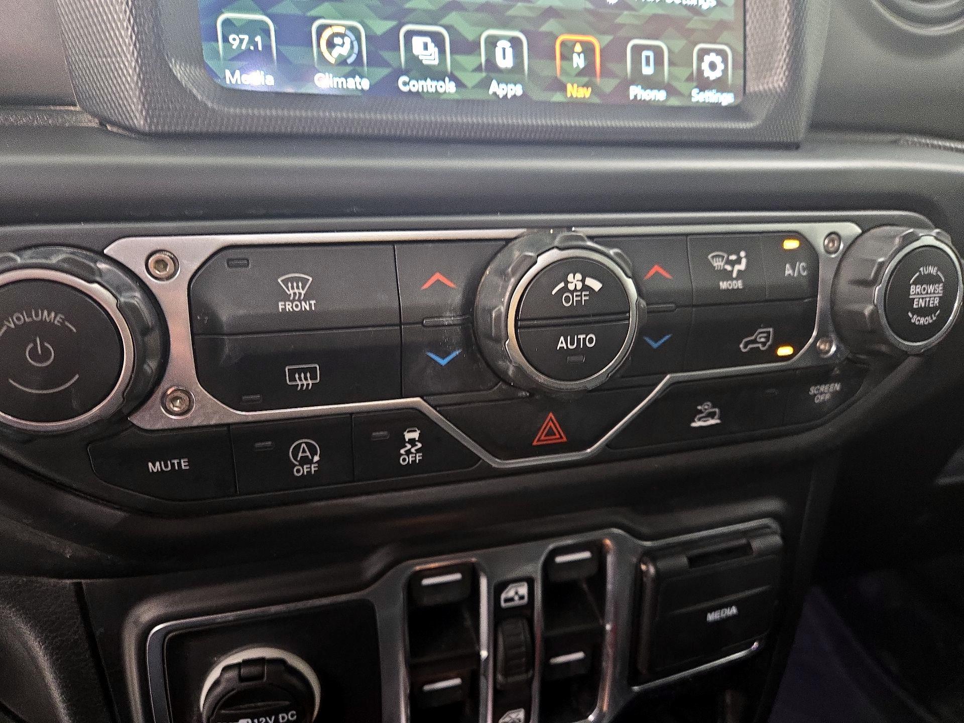 Thumbnail: 2023 Jeep Gladiator - 17