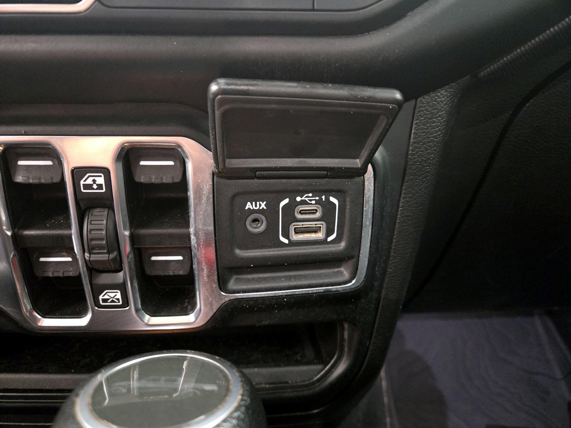 Thumbnail: 2023 Jeep Gladiator - 19