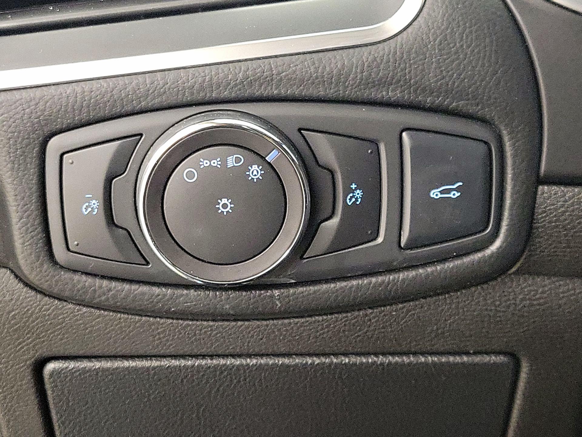 Thumbnail: 2018 Ford Edge - 13