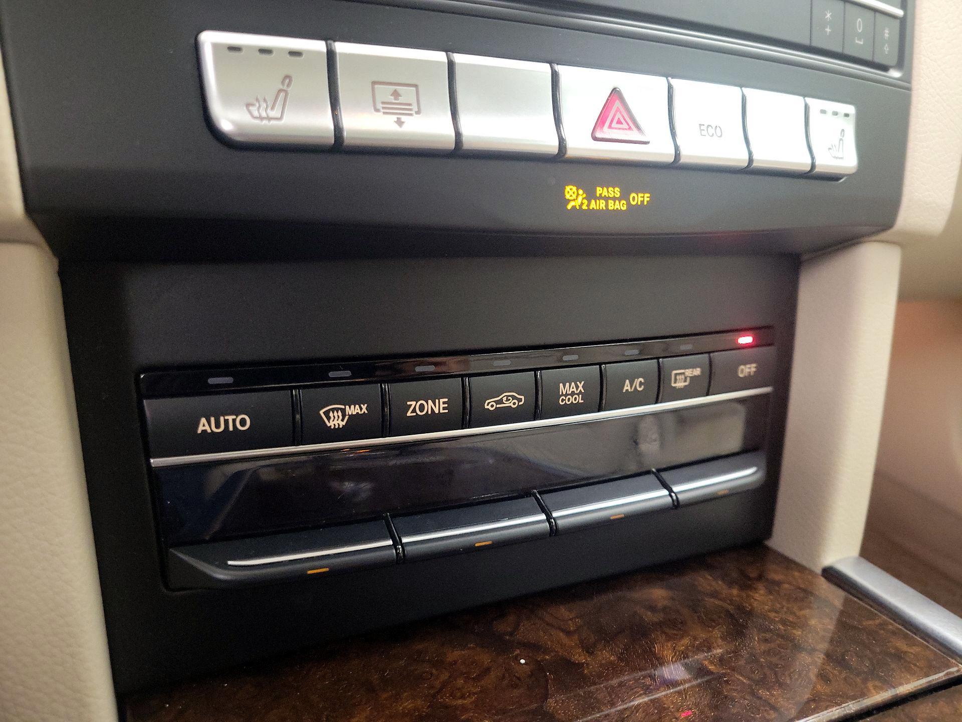 Thumbnail: 2016 Mercedes-Benz E-Class - 17