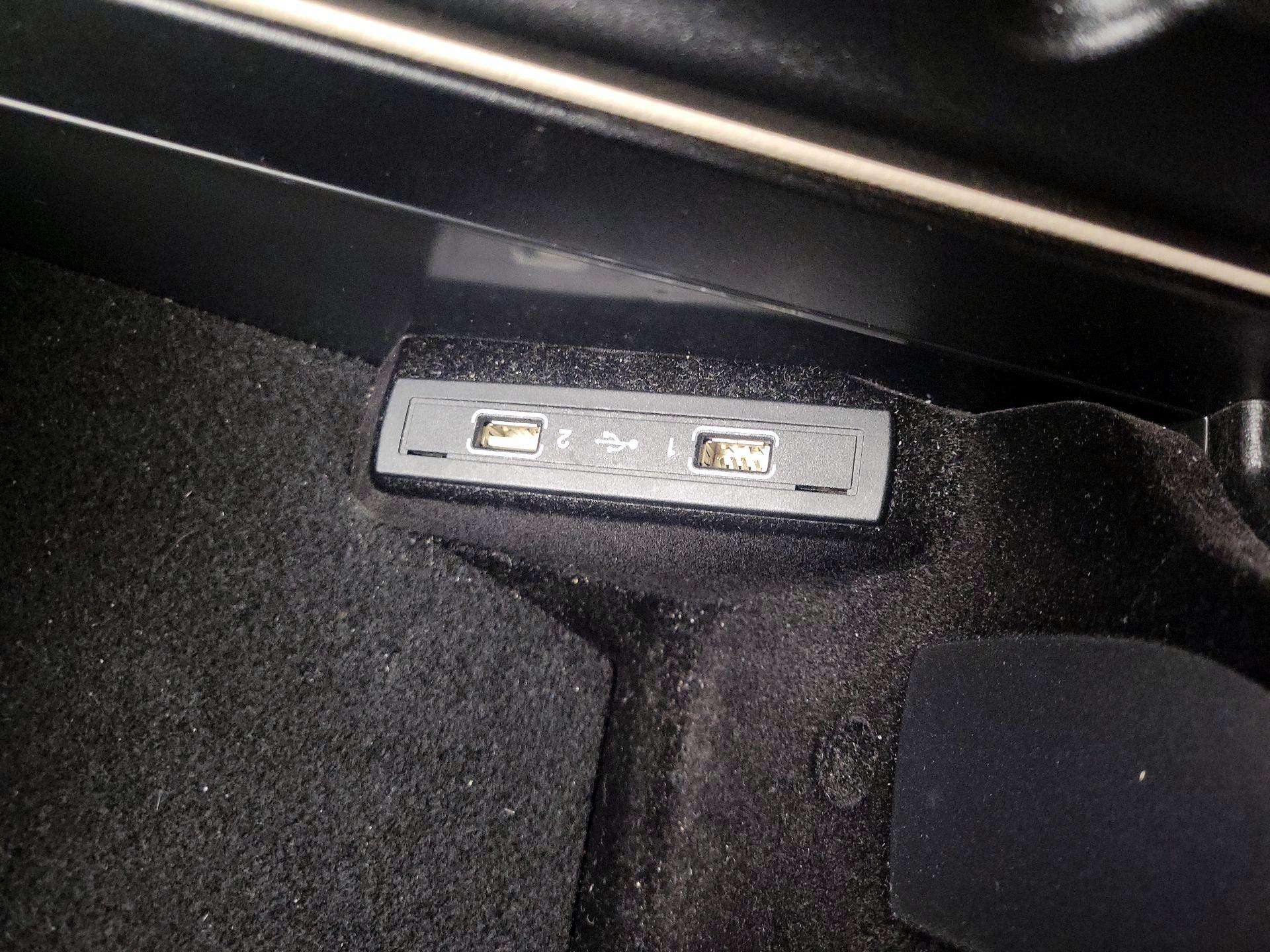 Thumbnail: 2016 Mercedes-Benz E-Class - 19