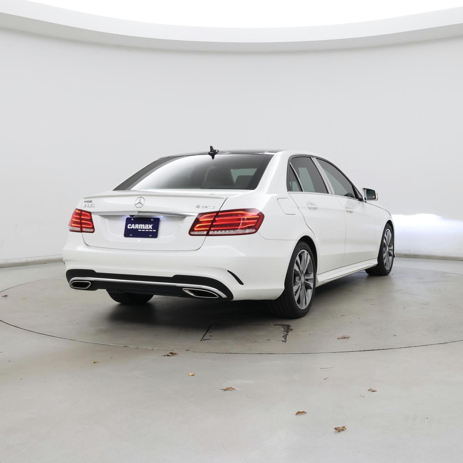 Thumbnail: 2016 Mercedes-Benz E-Class - 8