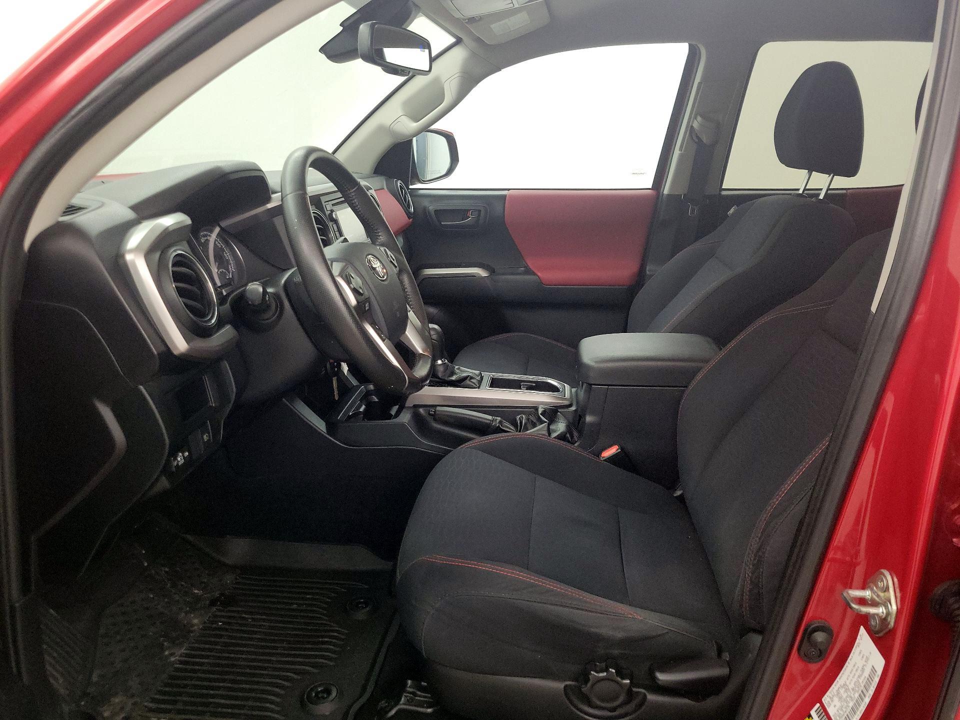 Thumbnail: 2019 Toyota Tacoma - 11