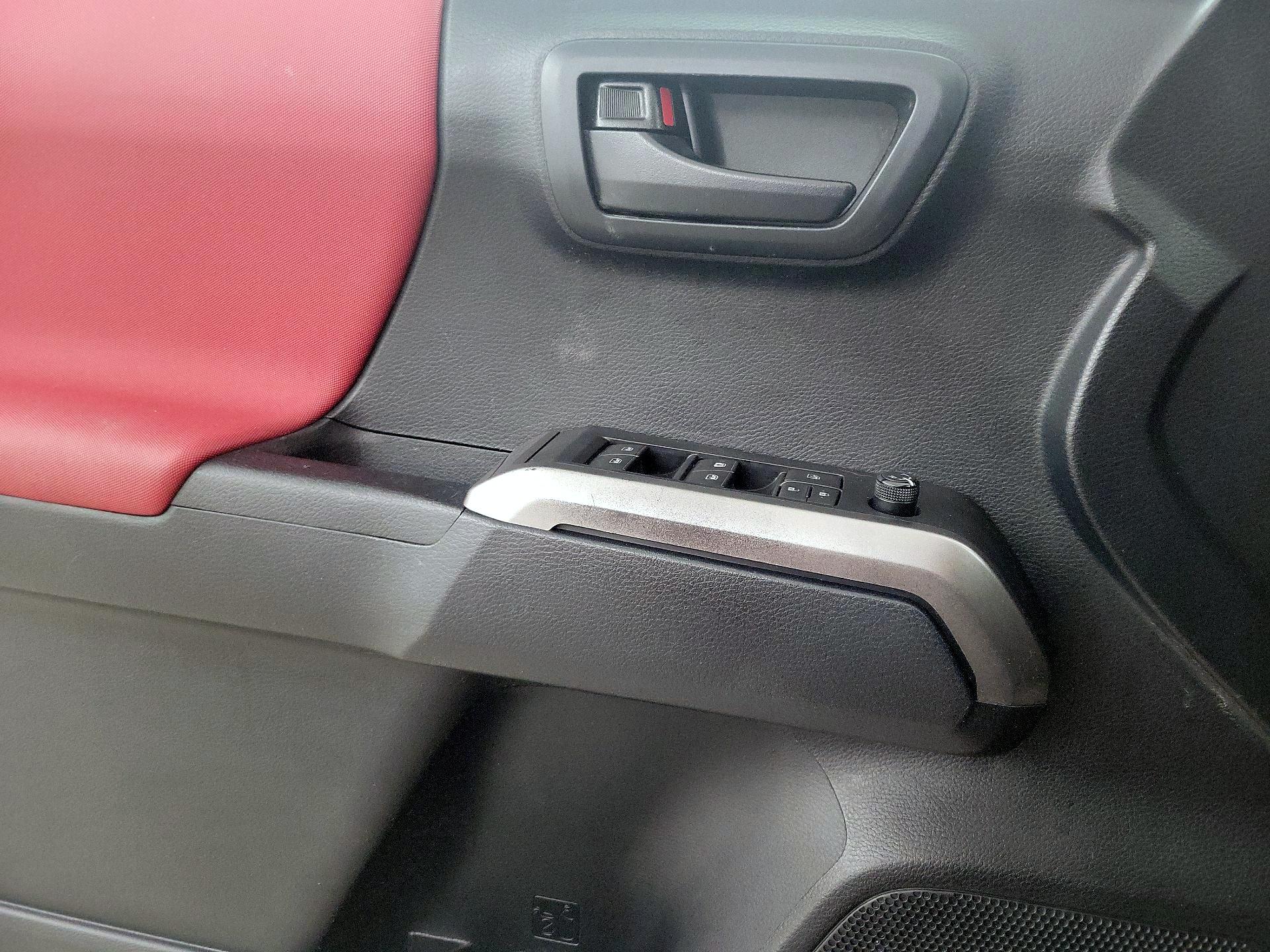 Thumbnail: 2019 Toyota Tacoma - 12