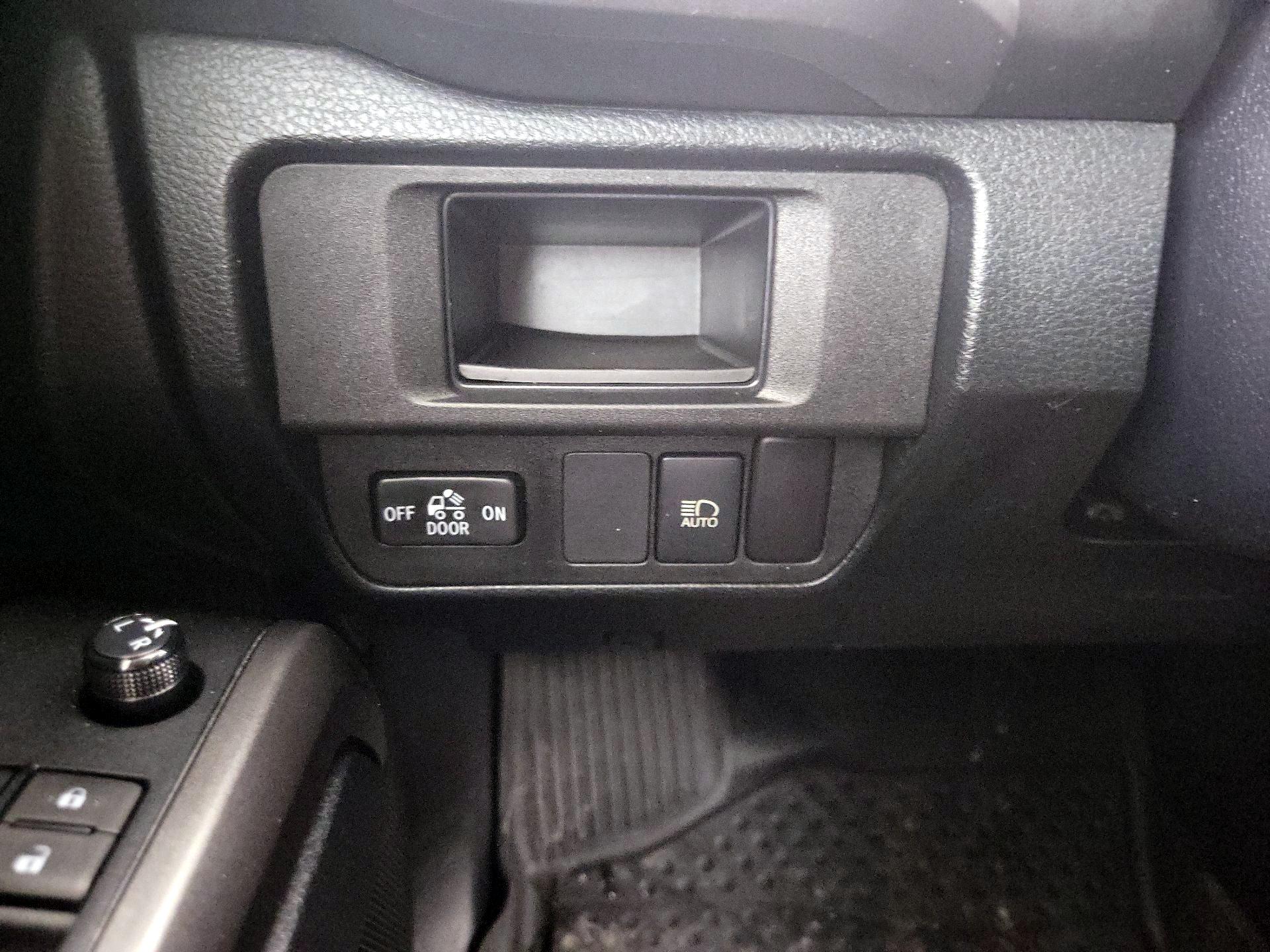 Thumbnail: 2019 Toyota Tacoma - 13