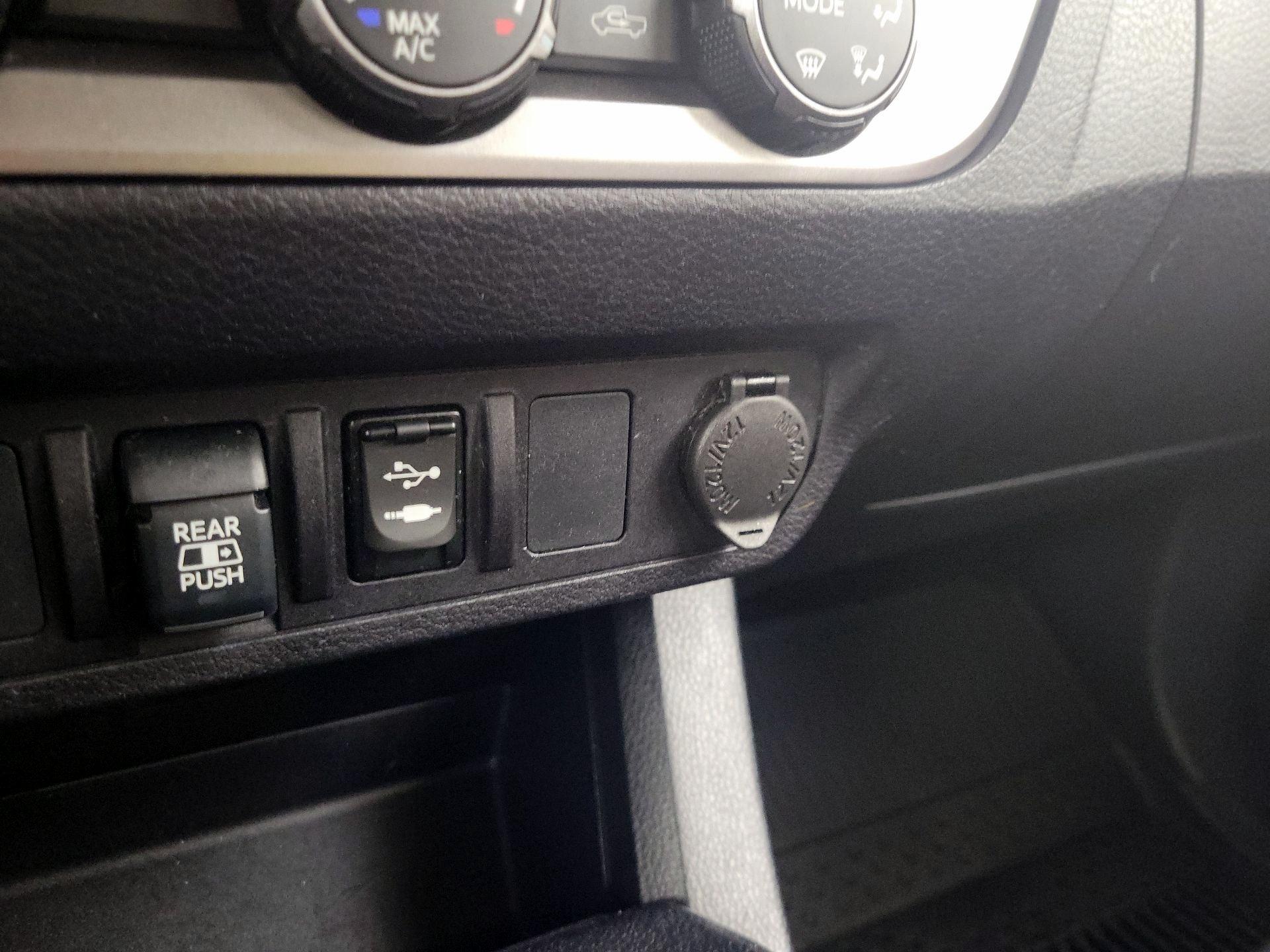 Thumbnail: 2019 Toyota Tacoma - 18