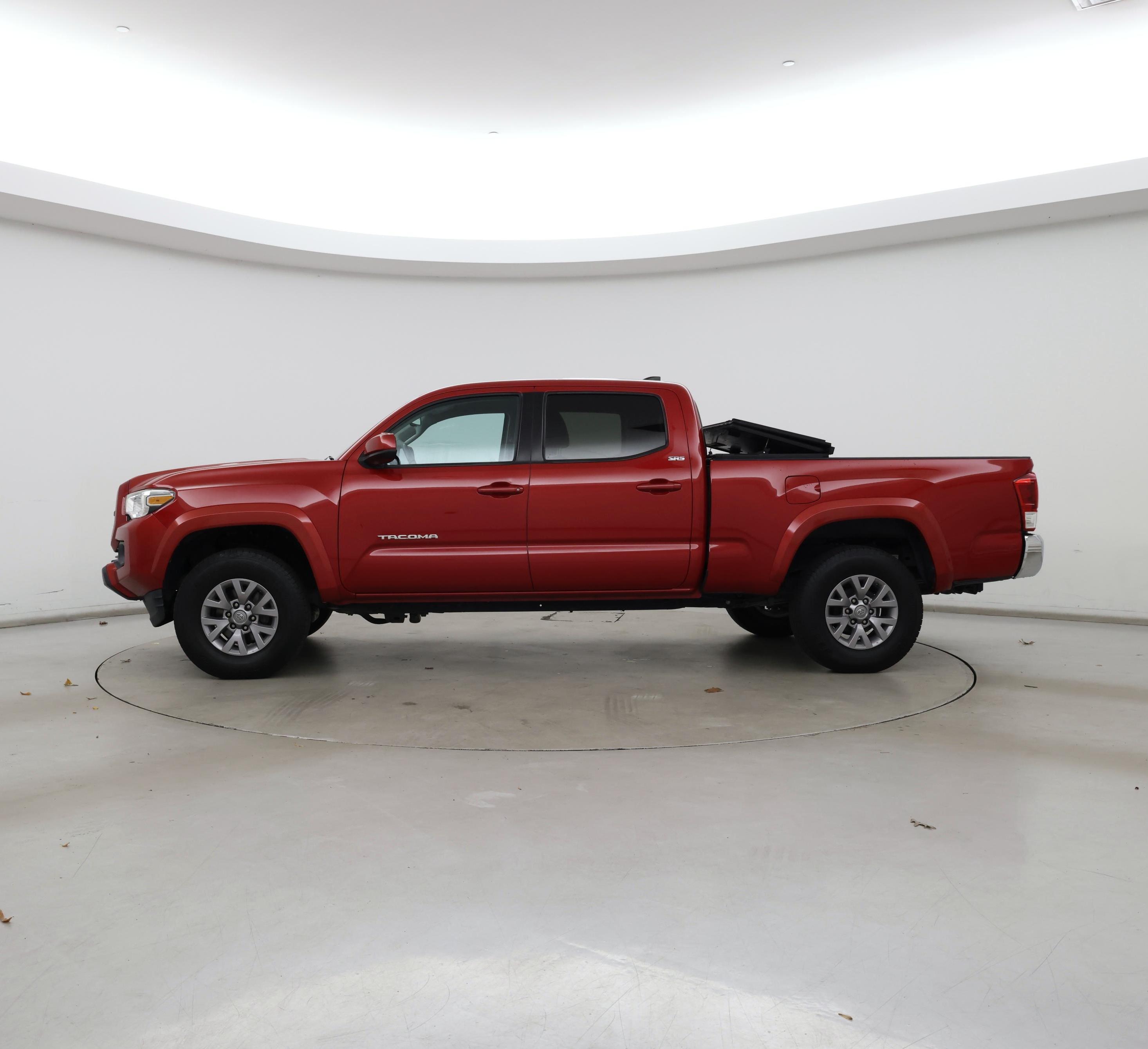 Thumbnail: 2019 Toyota Tacoma - 3